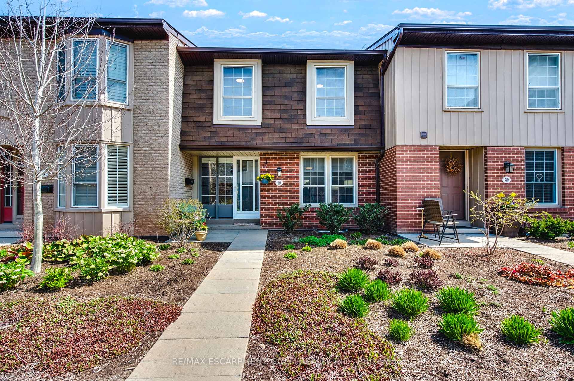 4 Bedrooms Condo at 3041 Glencrest,  Burlington For sale