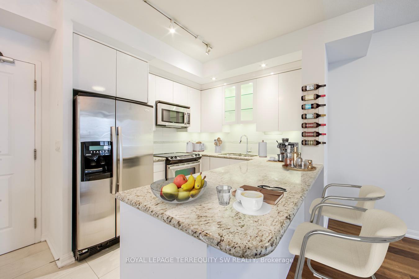 3 Bedrooms Condo at 628 Fleet, Toronto For sale