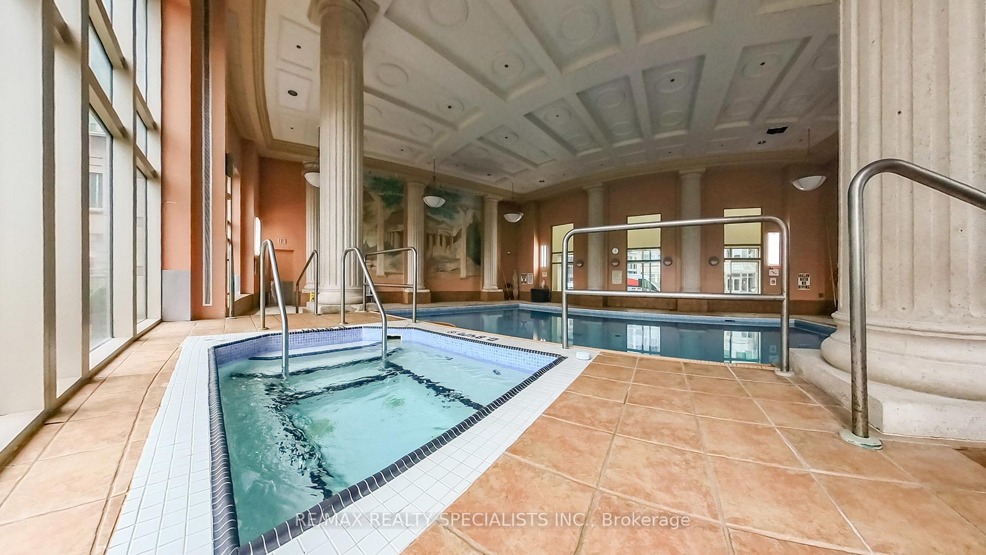 1 Bedroom Condo at 8 LEE CENTRE, Toronto For sale