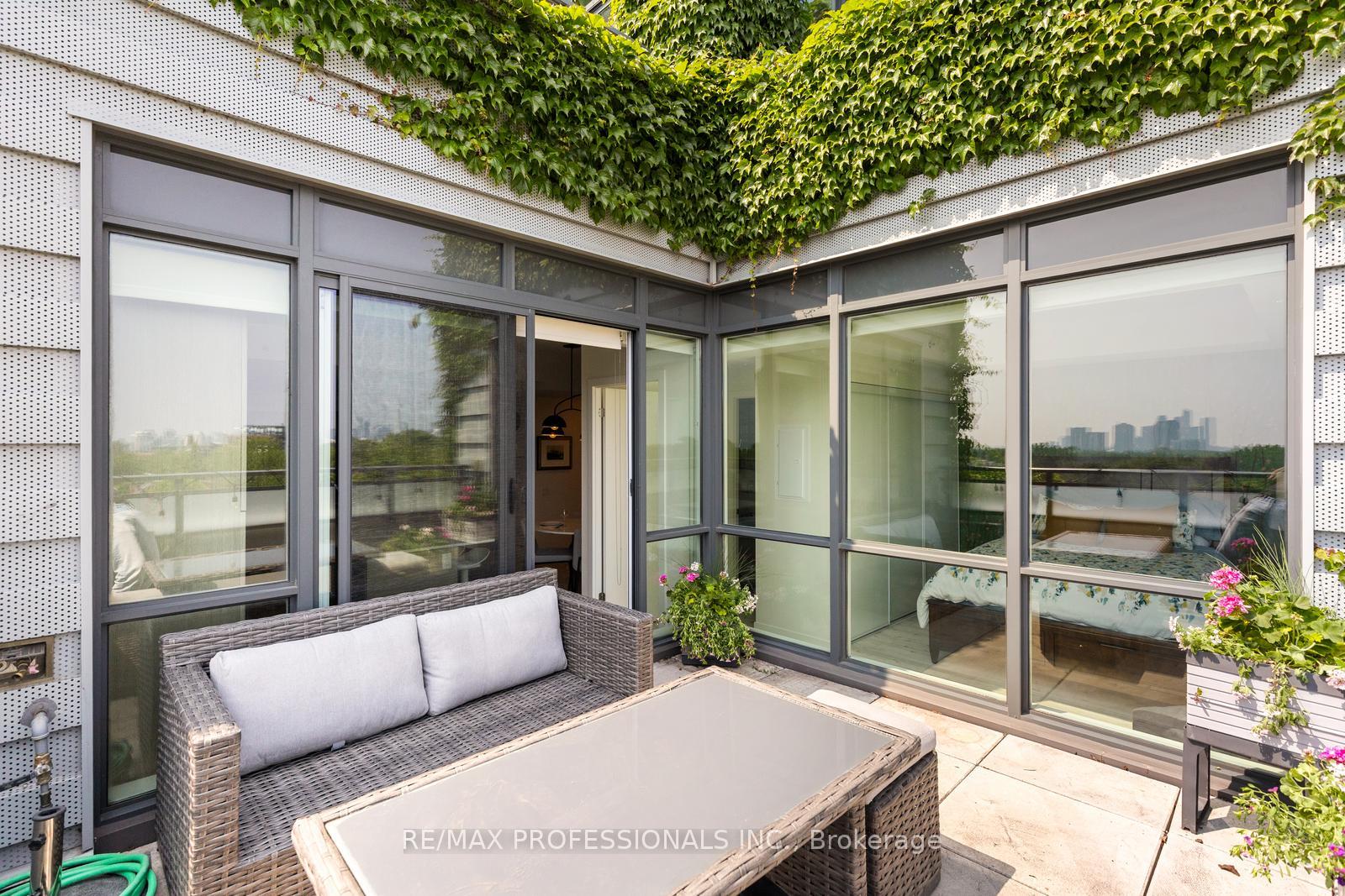 2 Bedrooms Condo at 38 Howard, Toronto For sale