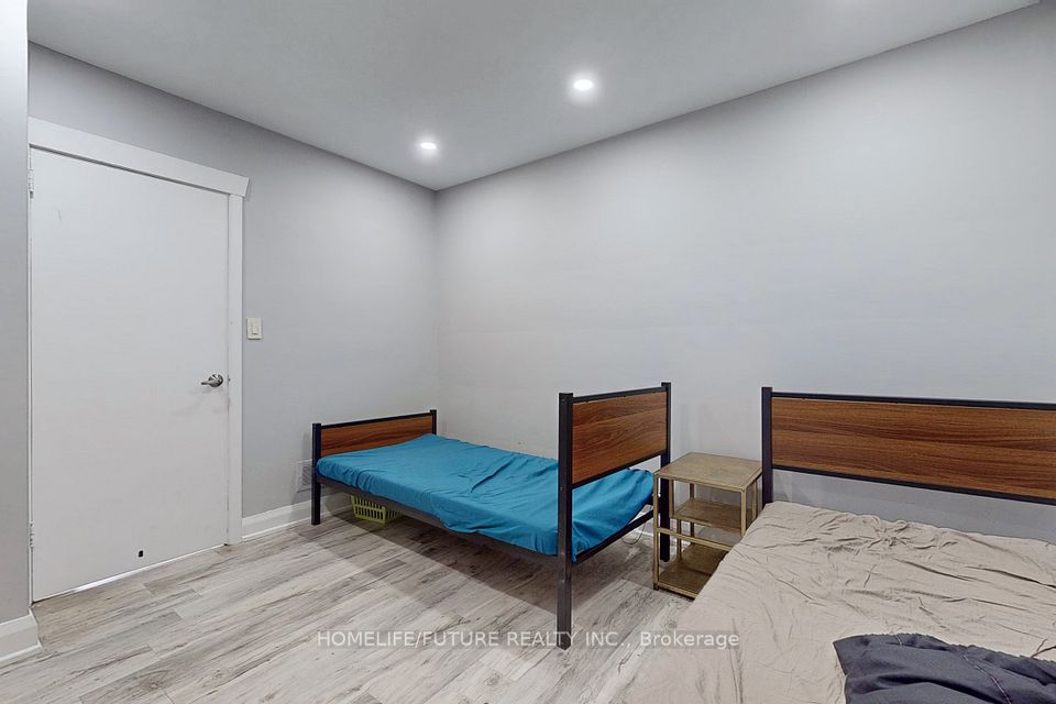 https://trreb-image.ampre.ca/vrer1NS8v1I6s_681O1gM3-xWSqlU5BzOcXFnGxUU2Q/rs:fit:960:960/wm:.5:so:0:50:.4/wmsh:10/wmt:PHNwYW4gZm9yZWdyb3VuZD0nd2hpdGUnIGZvbnQ9JzY4Jz5IT01FTElGRS9GVVRVUkUgUkVBTFRZIElOQy4sIEJyb2tlcmFnZTwvc3Bhbj4/cb:20250228025228/L3RycmViL2xpc3RpbmdzLzQwLzY1LzYyLzMyL3AvY2RmYTlmZWUtNGE3Yy00MmM0LTg5N2ItN2NlZWViNDEyMGU3LmpwZw.jpg