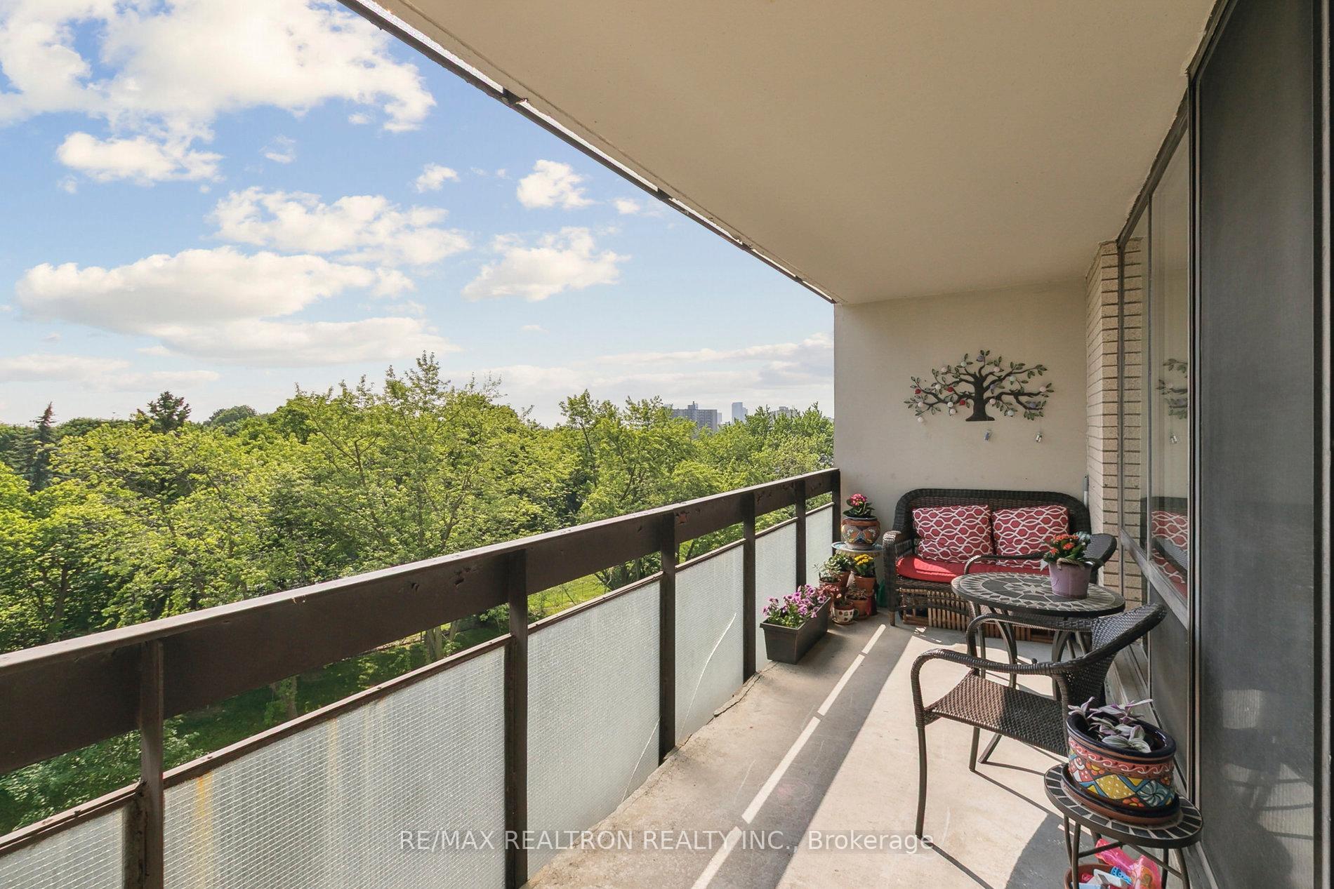 1 Bedroom Condo at 350 Seneca Hill, Toronto For sale