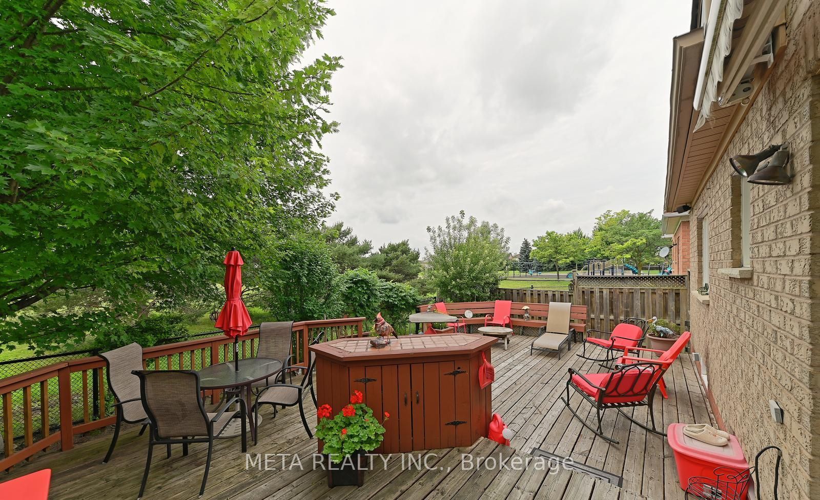 138 Van scott Drive N, #UPPER