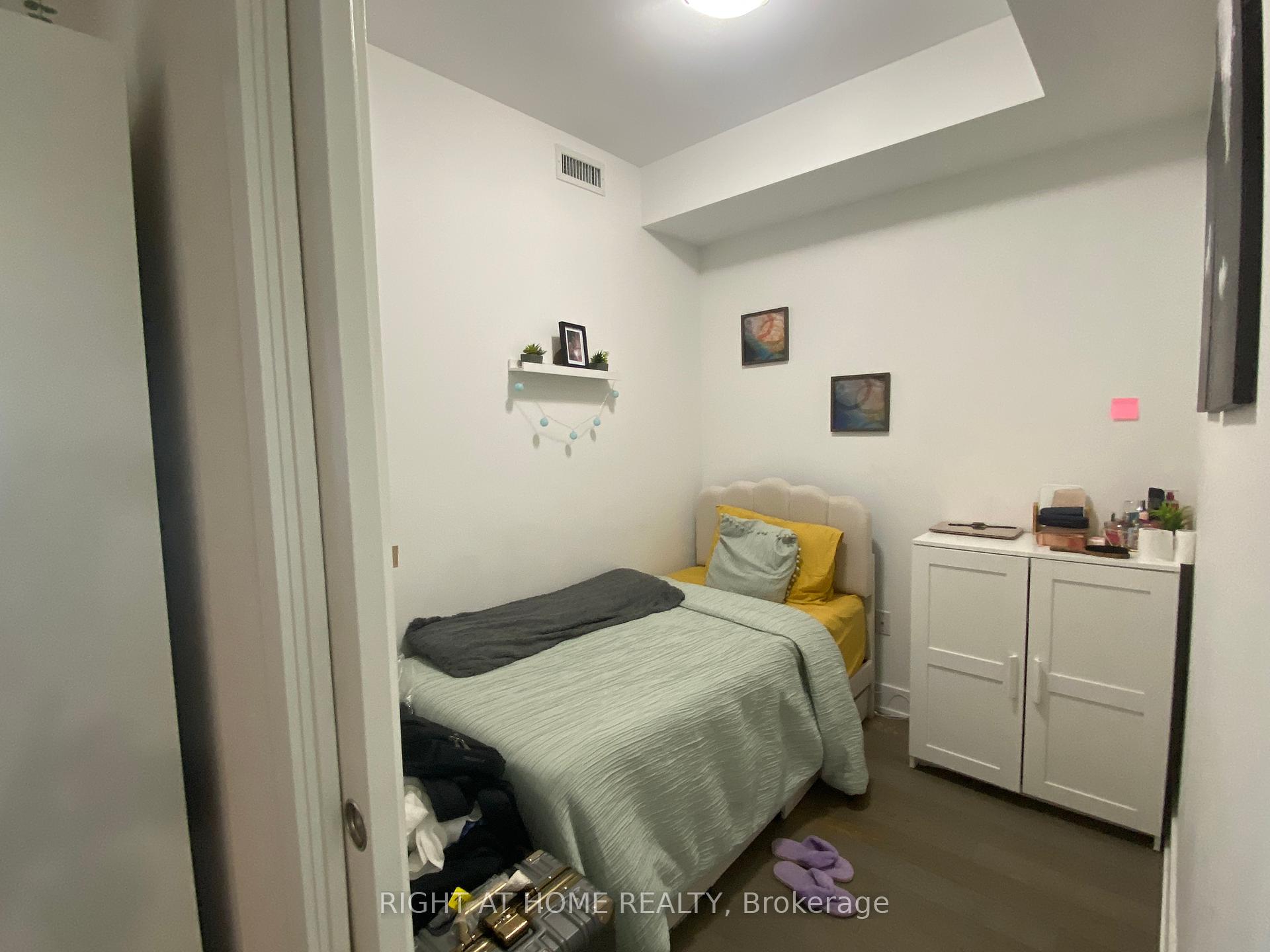 2 Bedrooms Condo at 30 Shore Breeze, Toronto For sale