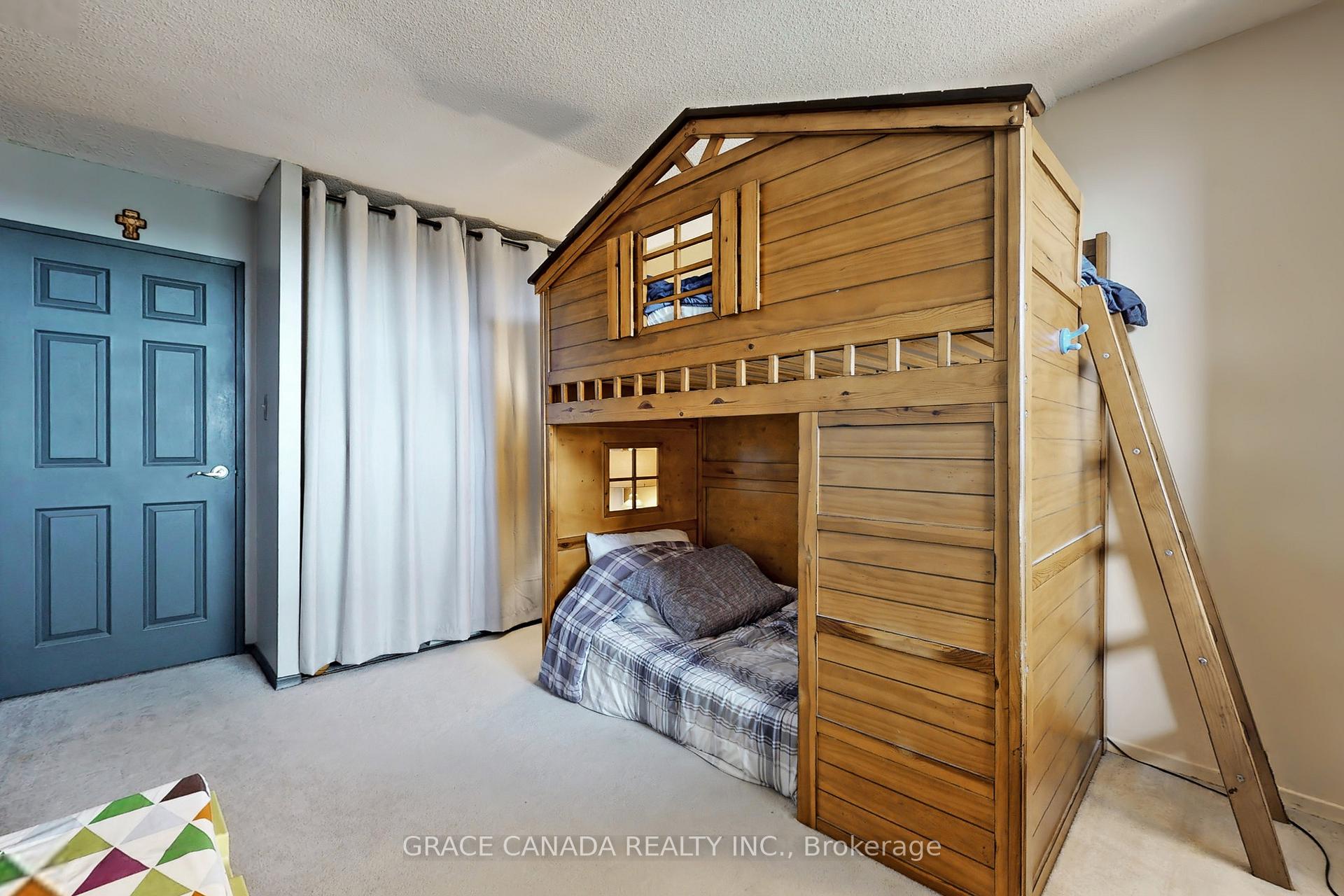 2 Bedrooms Condo at 10 Dean Park, Toronto For sale