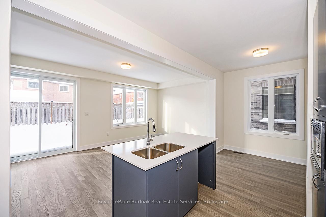 4 Bedrooms Condo at 2184 Postmaster,  Oakville For sale