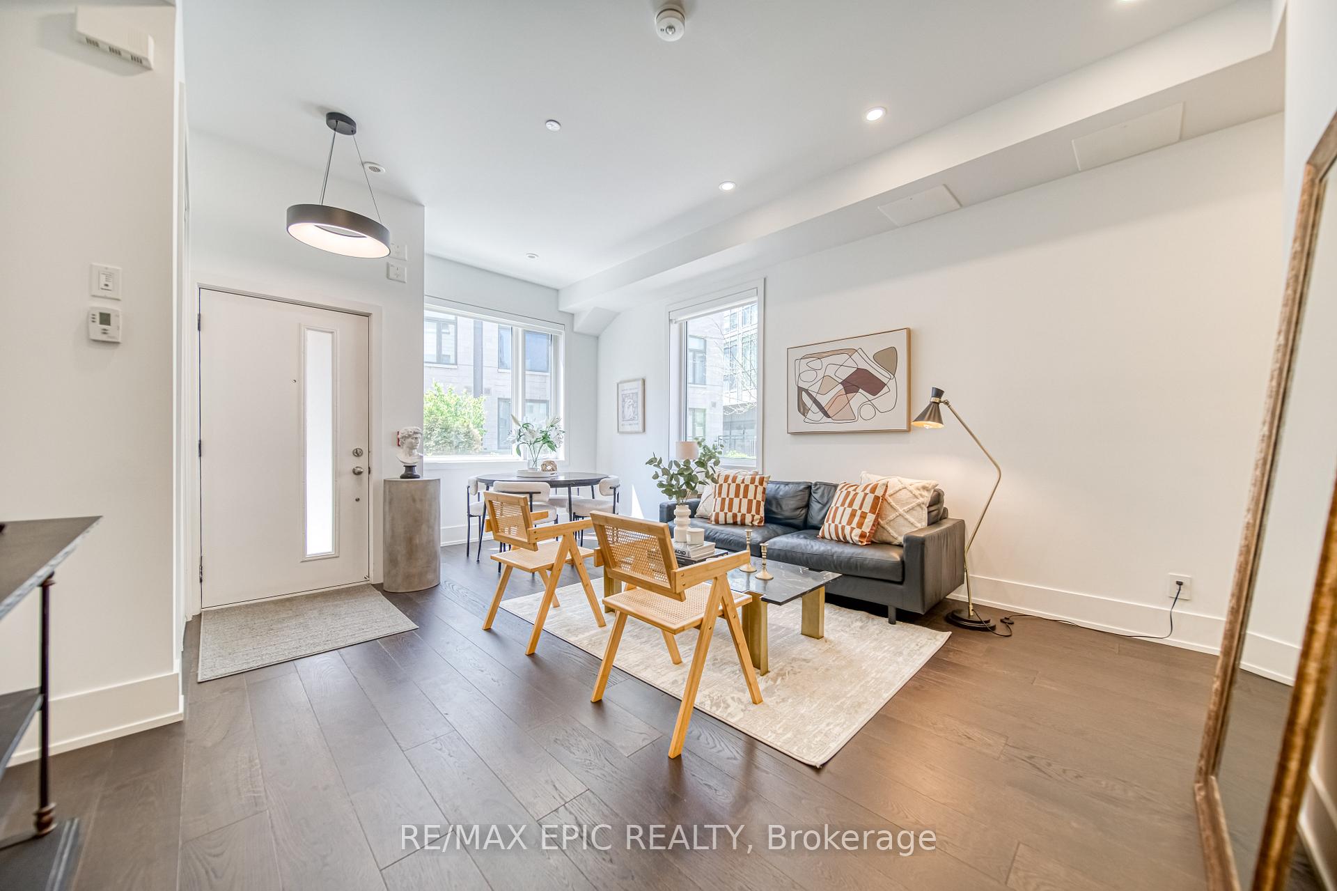 3 Bedrooms Condo at 165 Pears, Toronto For sale