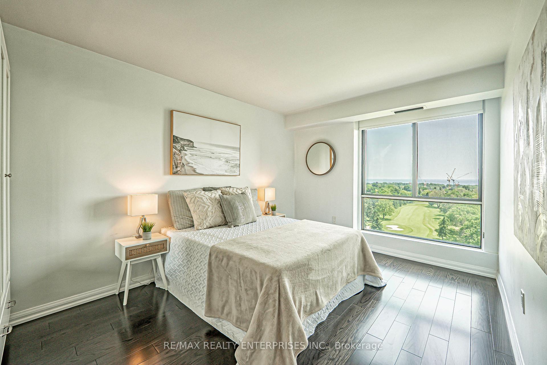3 Bedrooms Condo at 1400 Dixie, Mississauga For sale