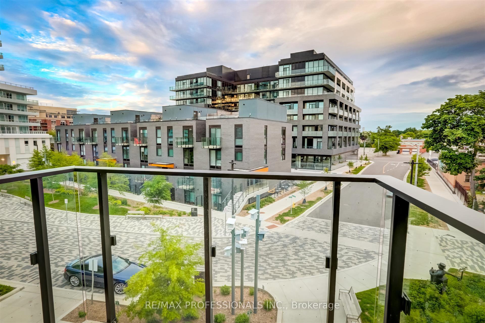 3 Bedrooms Condo at 10 Brin, Toronto For sale