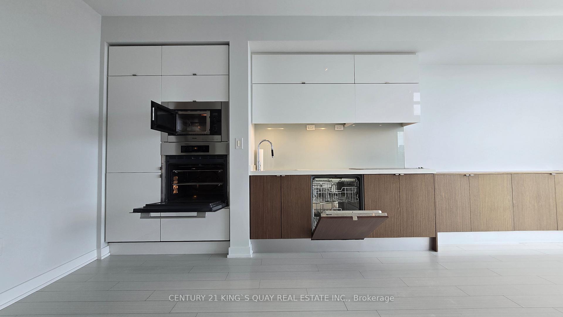2 Bedrooms Condo at 21 Iceboat, Toronto For sale