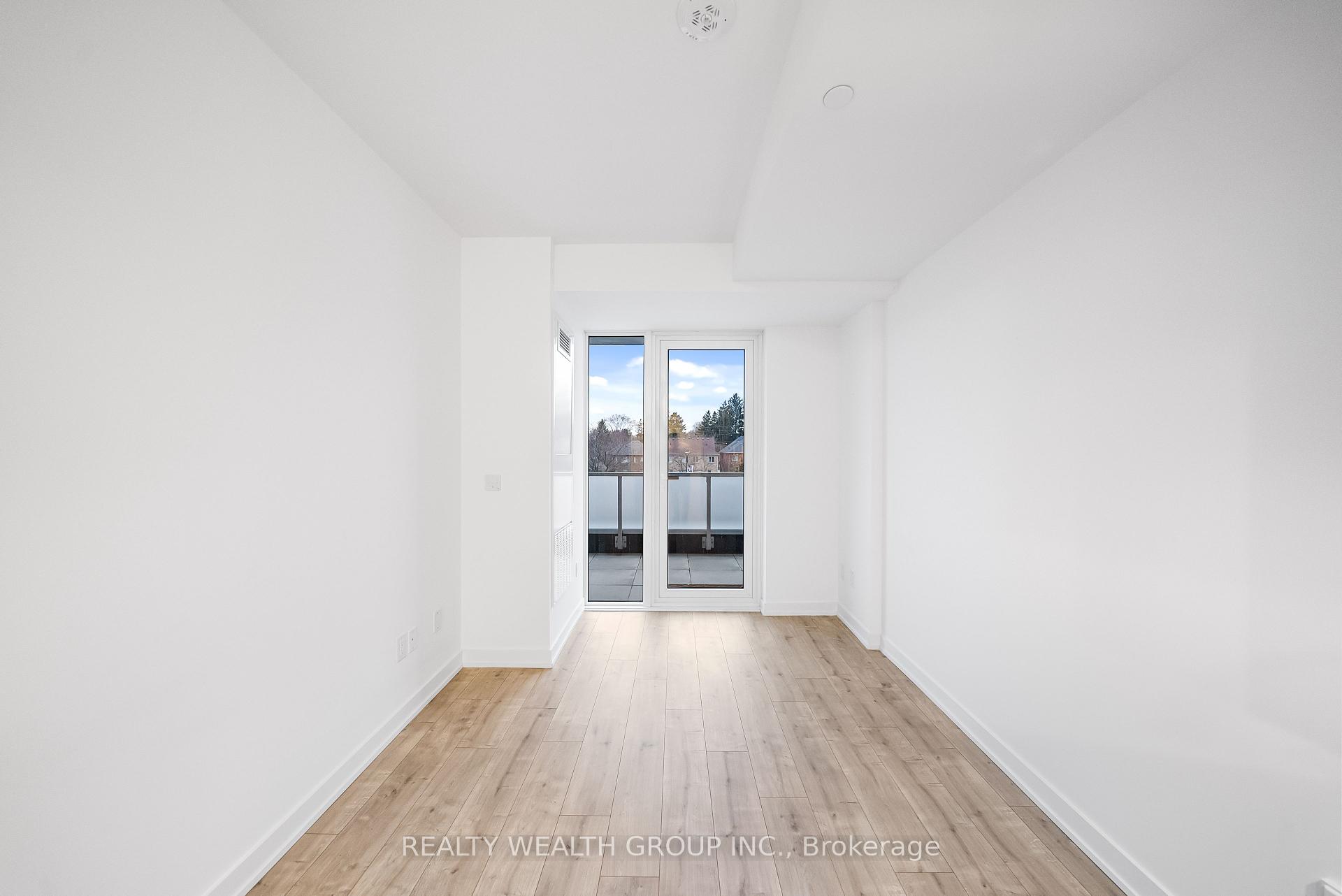 2 Bedrooms Condo at 215 LAKESHORE, Mississauga For sale