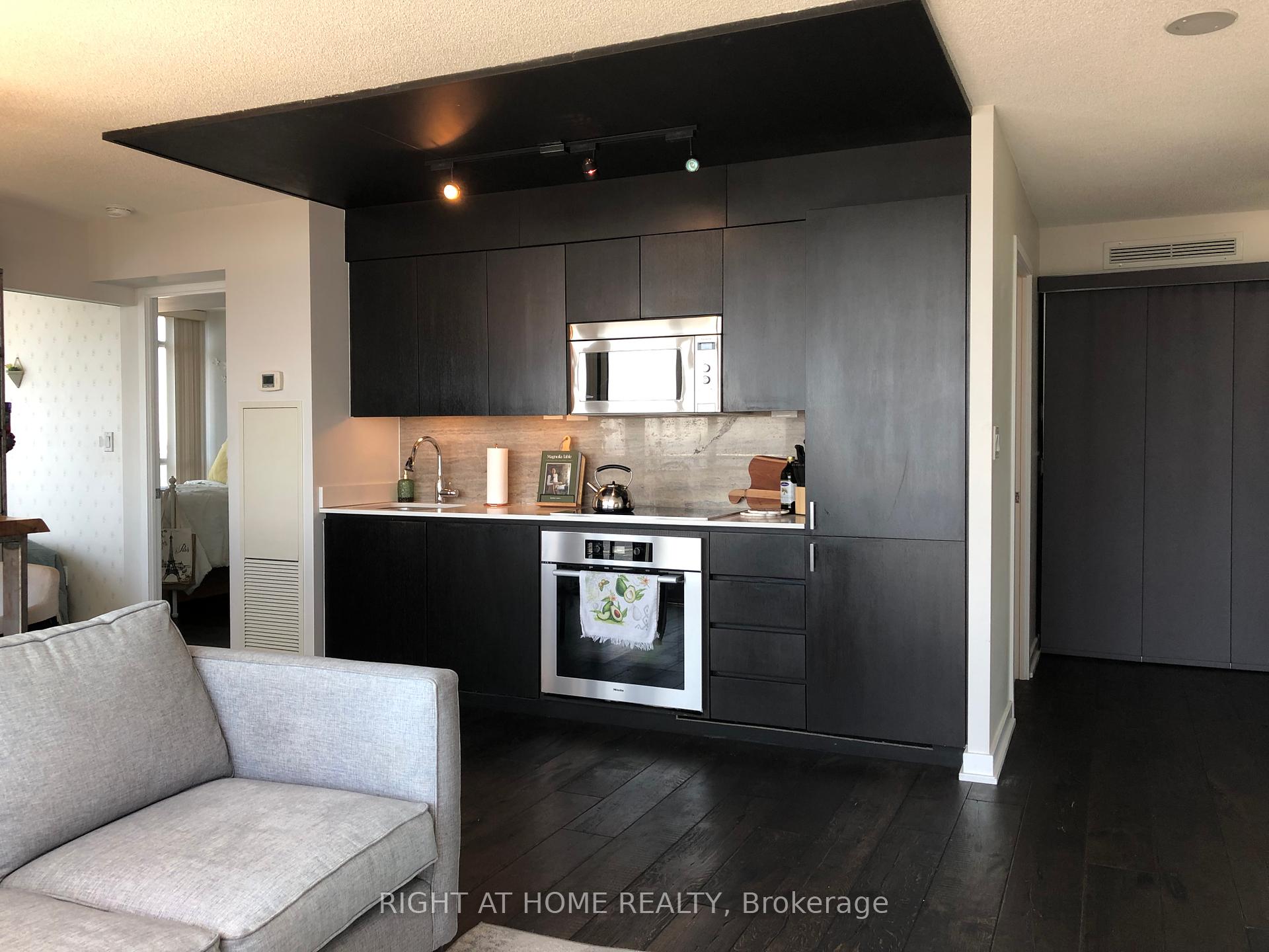2 Bedrooms Condo at 15 Iceboat,  Toronto For sale