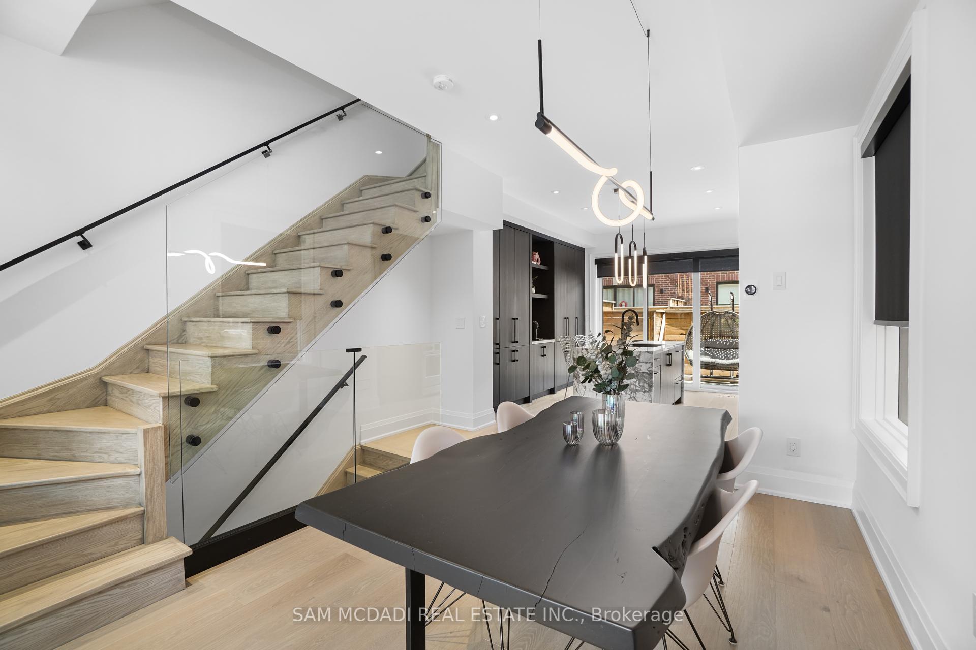 3 Bedrooms Condo at 10 Lunar, Mississauga For sale
