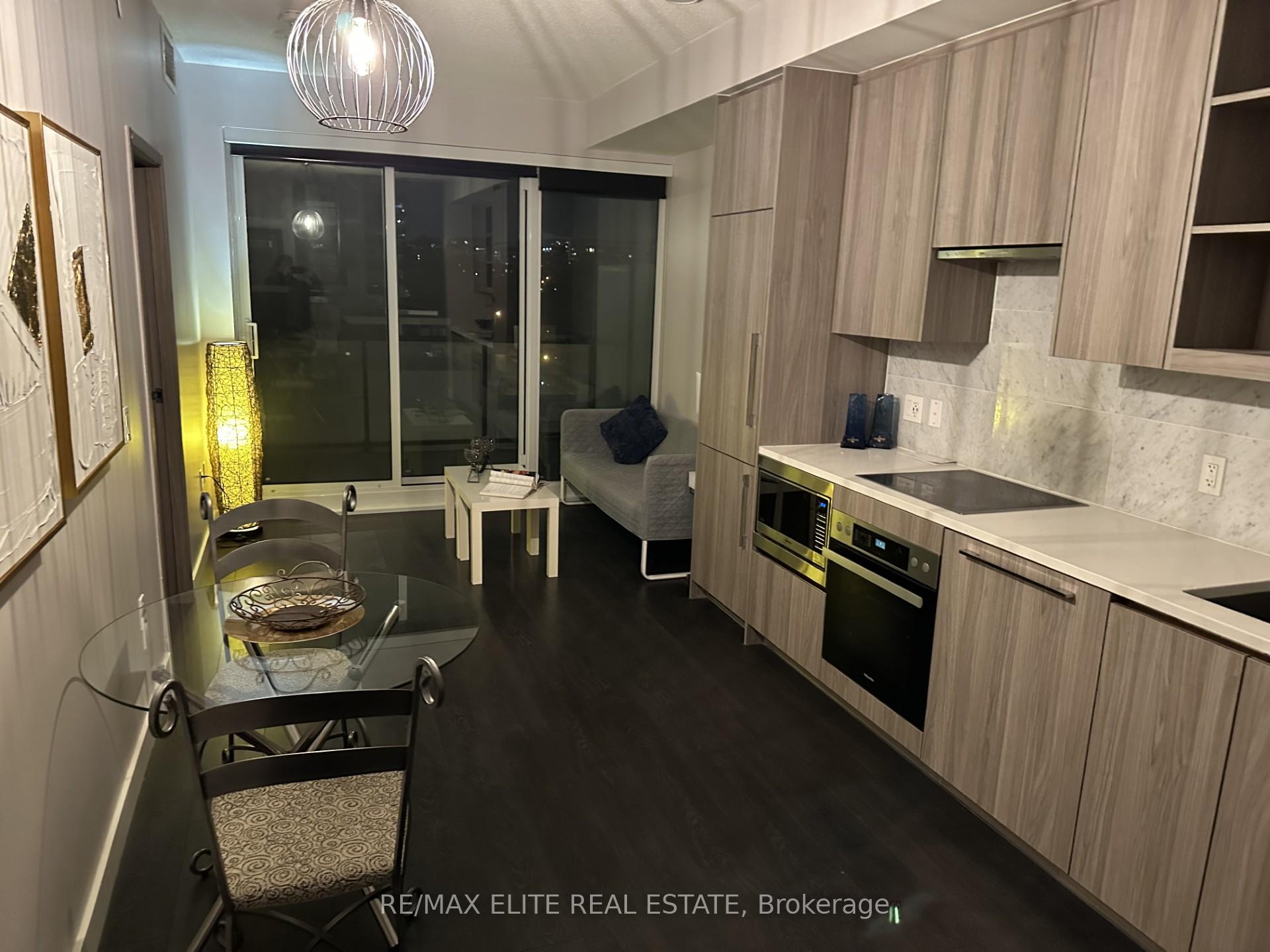 2 Bedrooms Condo at 95 Mcmahon,  Toronto For sale