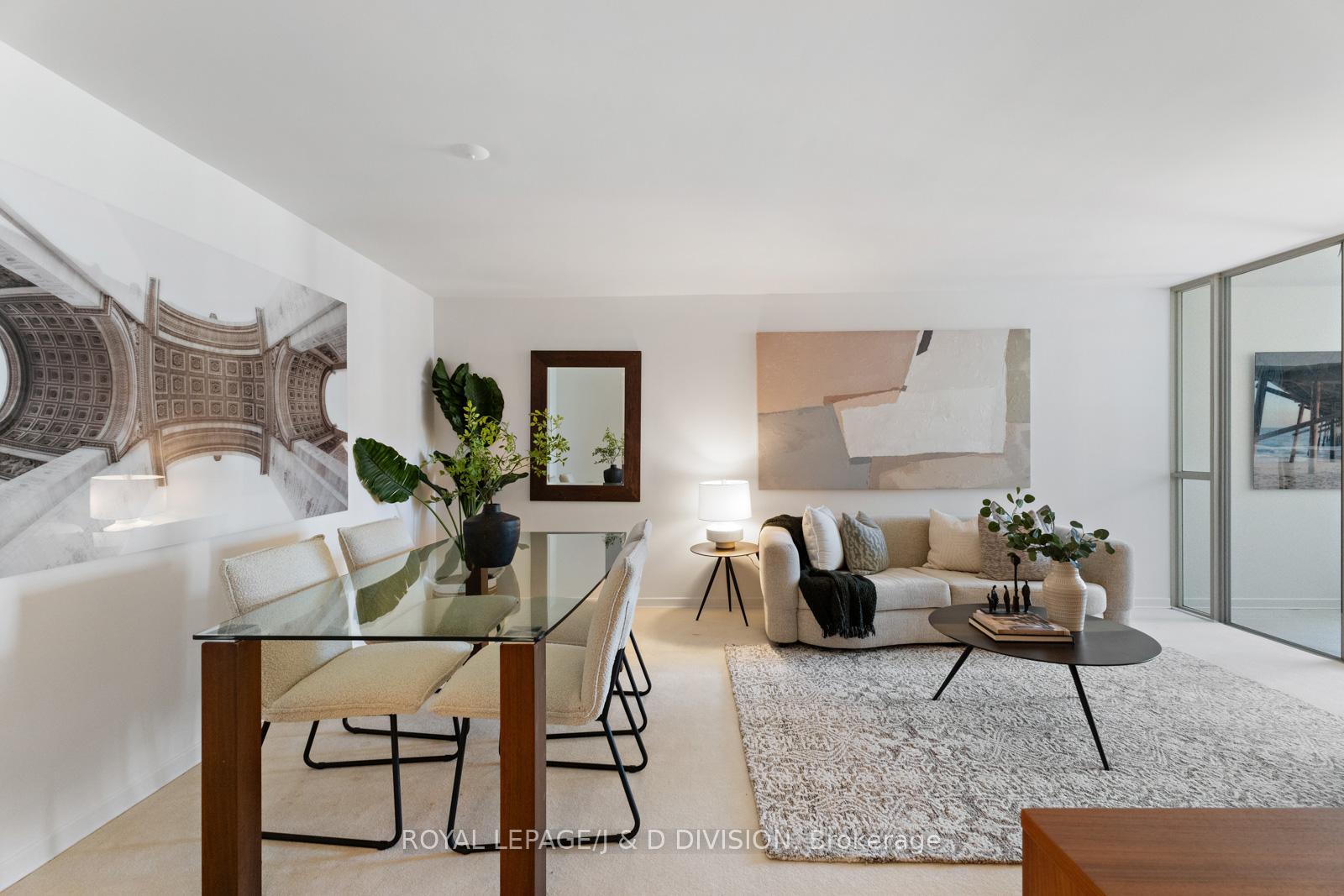 2 Bedrooms Condo at 25 Maitland,  Toronto For sale