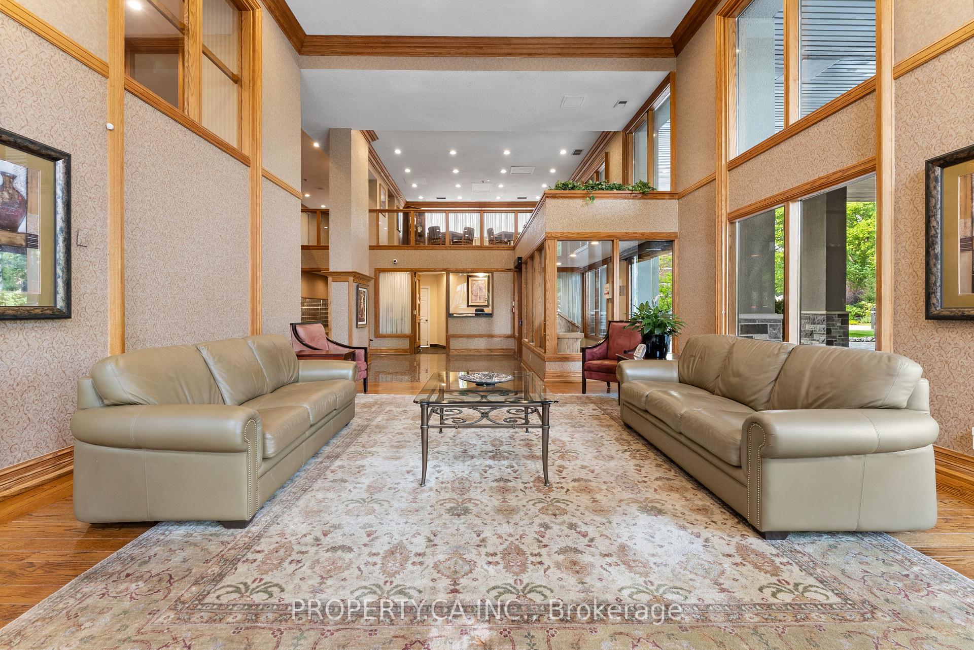 3 Bedrooms Condo at 40 Richview, Toronto For sale