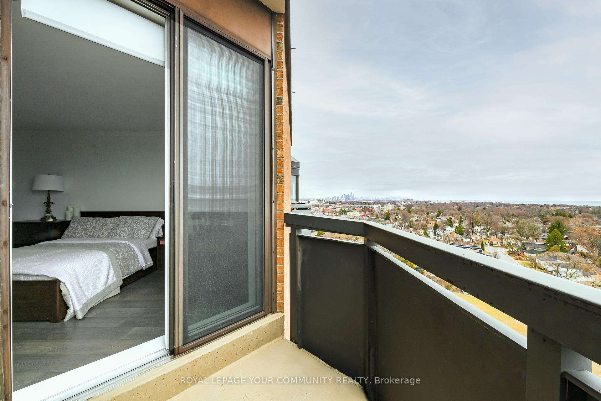 2 Bedrooms Condo at 3845 Lake Shore,  Toronto For sale