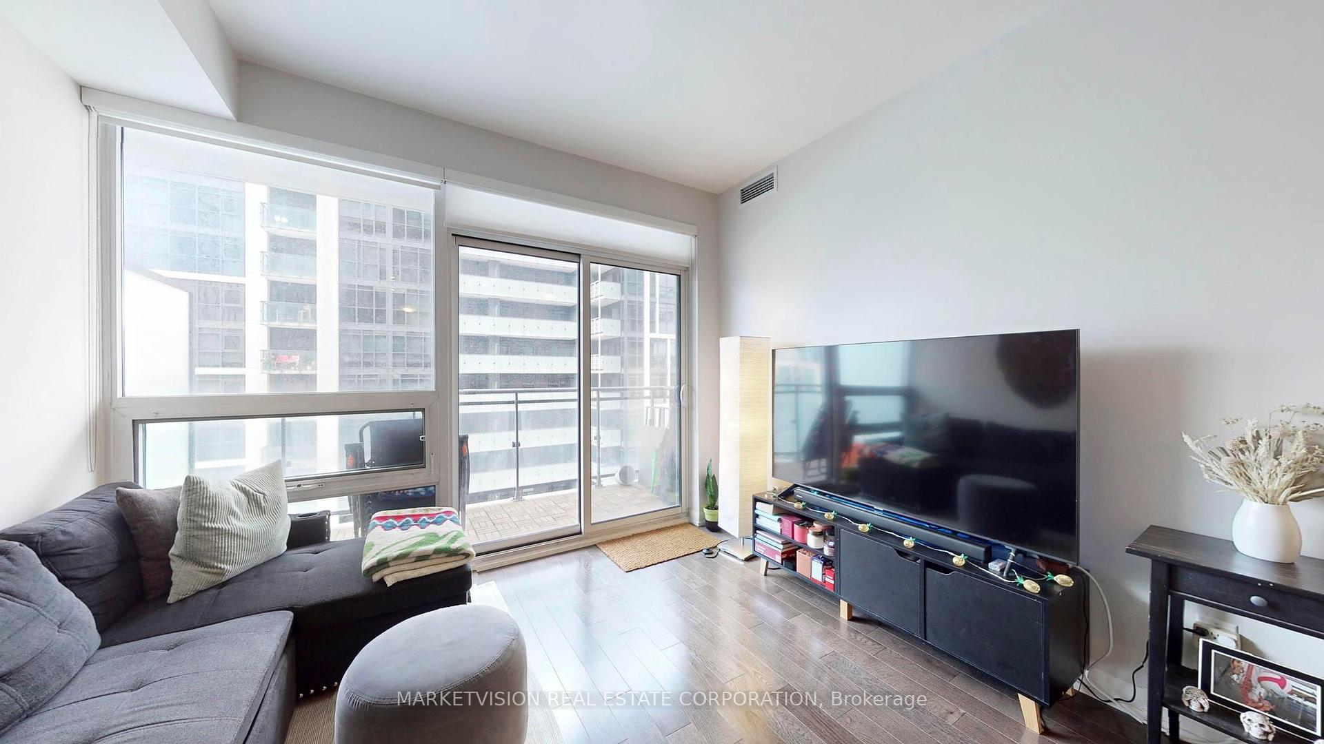 1 Bedroom Condo at 460 Adelaide,  Toronto For sale