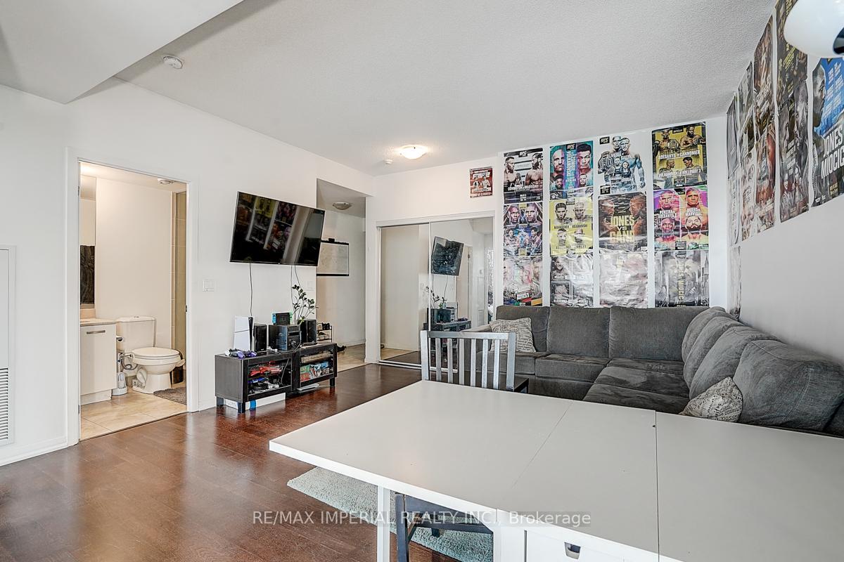 4 Bedrooms Condo at 832 Bay, Toronto For sale