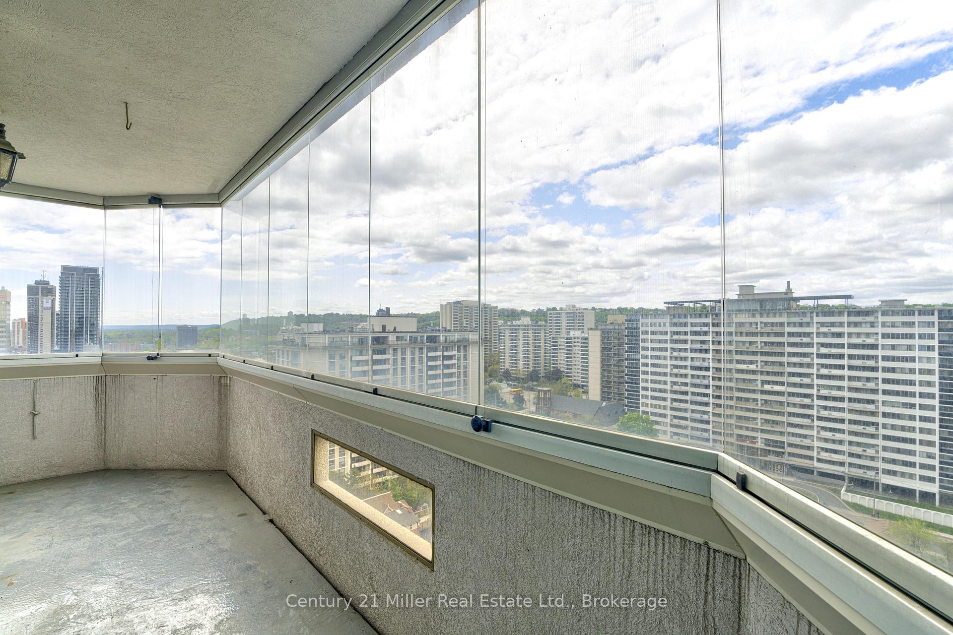 2 Bedrooms Condo at 67 Caroline, Hamilton For sale
