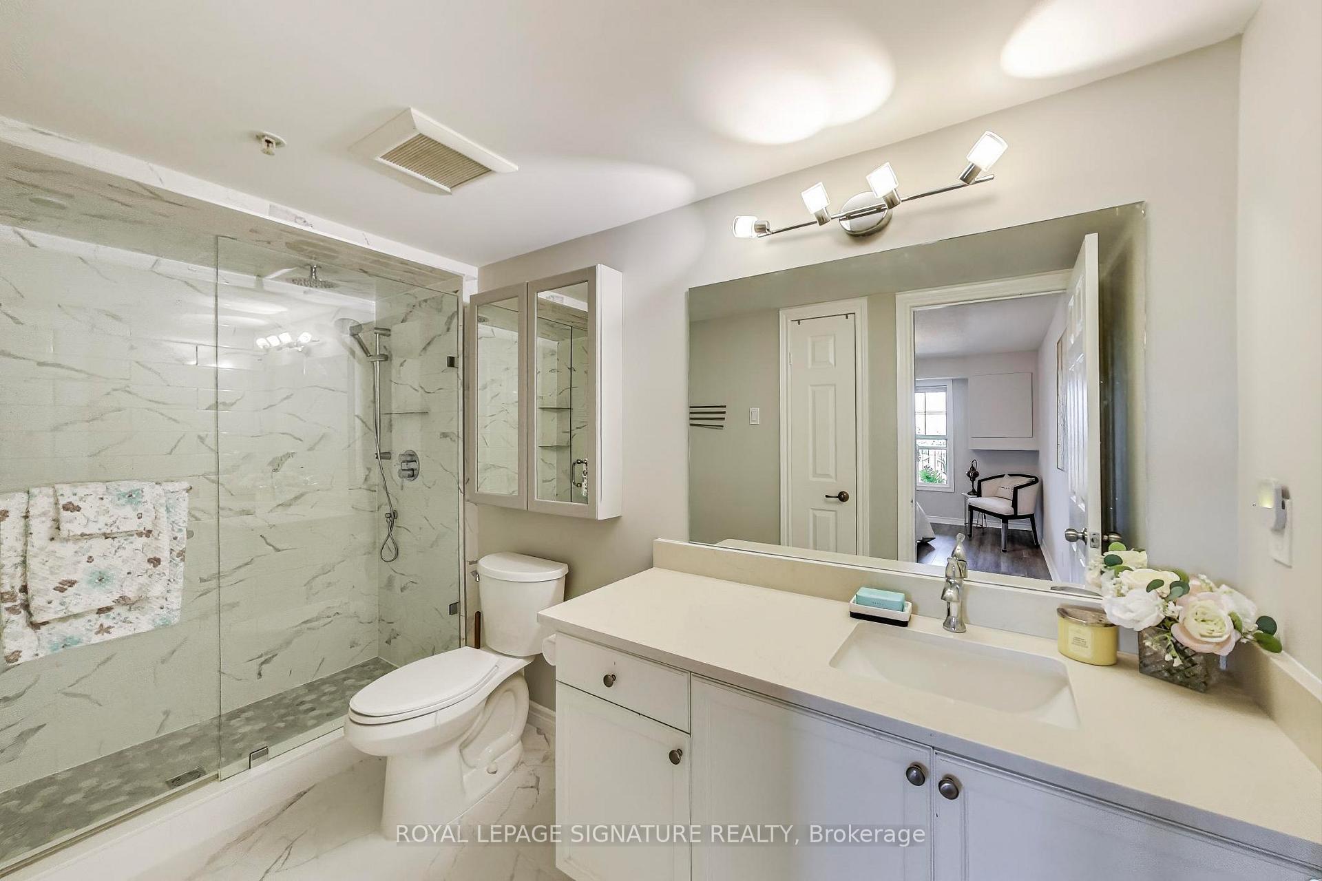 3 Bedrooms Condo at 1460 Bishops, Oakville For sale