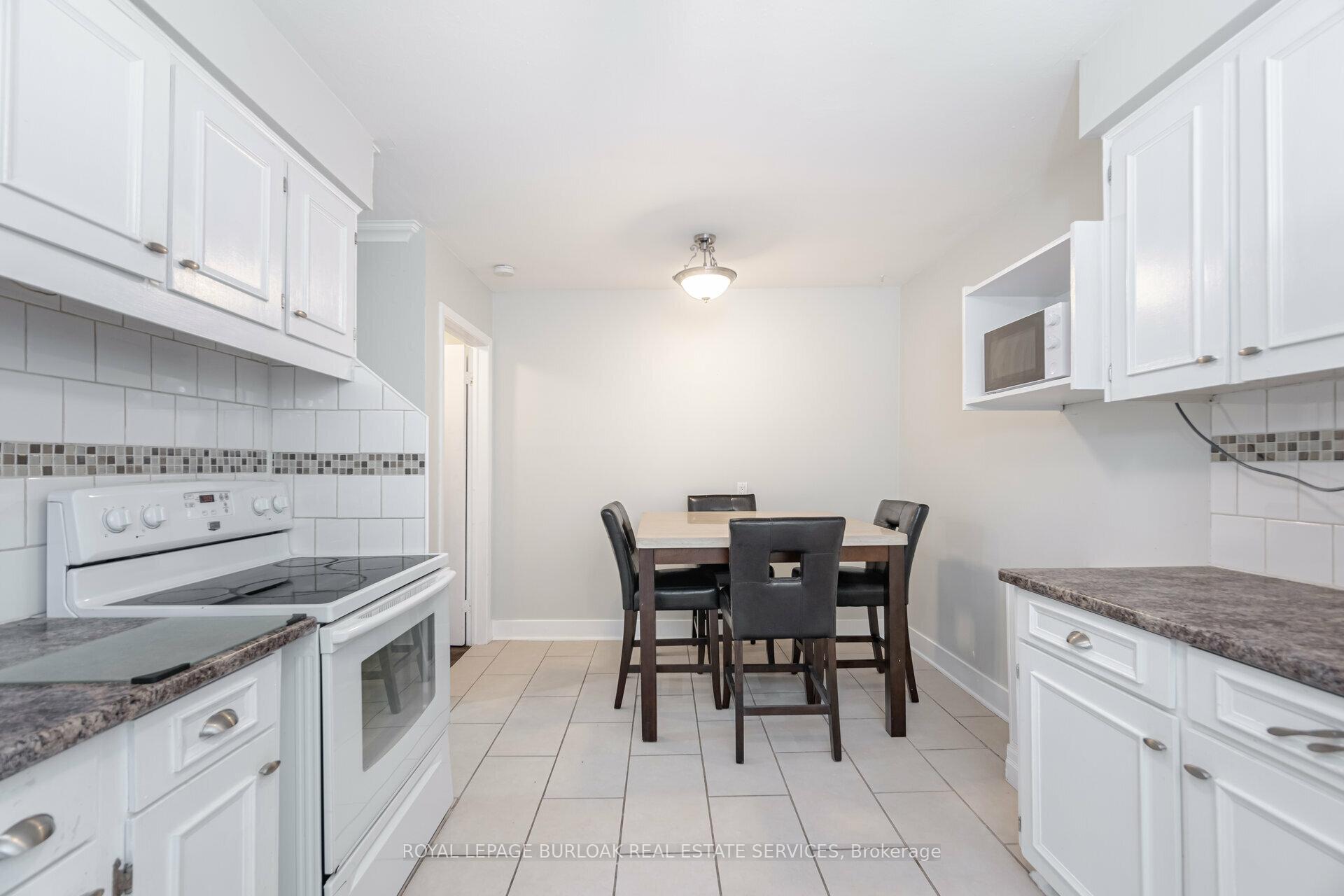 2 Bedrooms Condo at 1116 Homewood, Burlington For sale
