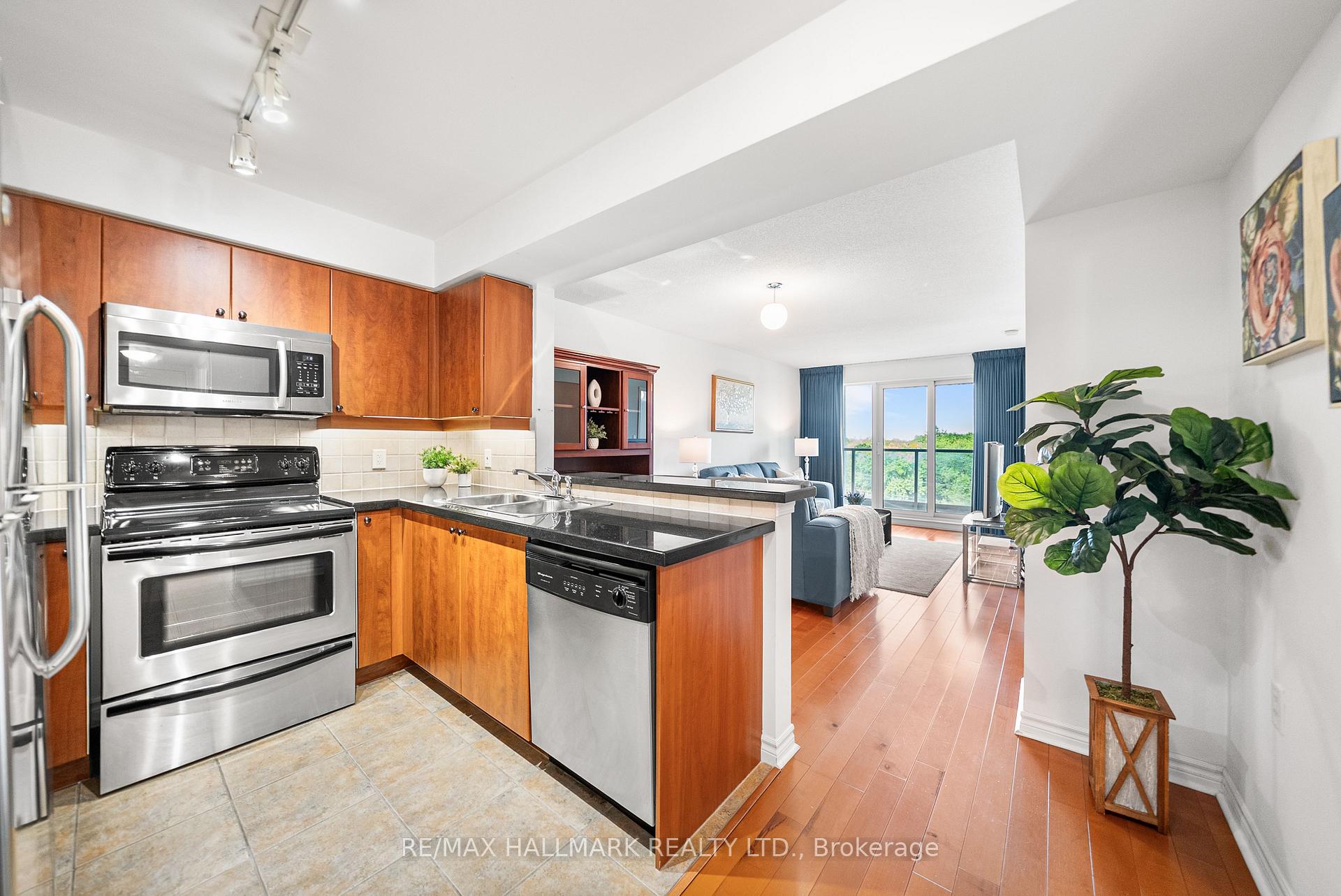 2 Bedrooms Condo at 3830 Bathurst, Toronto For sale