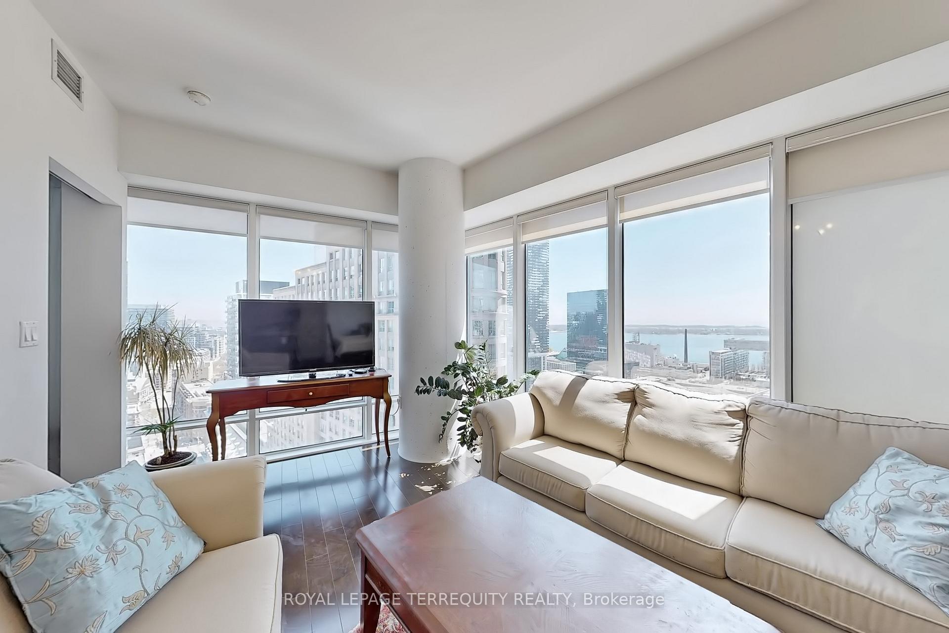 2 Bedrooms Condo at 8 The Esplanade, Toronto For sale