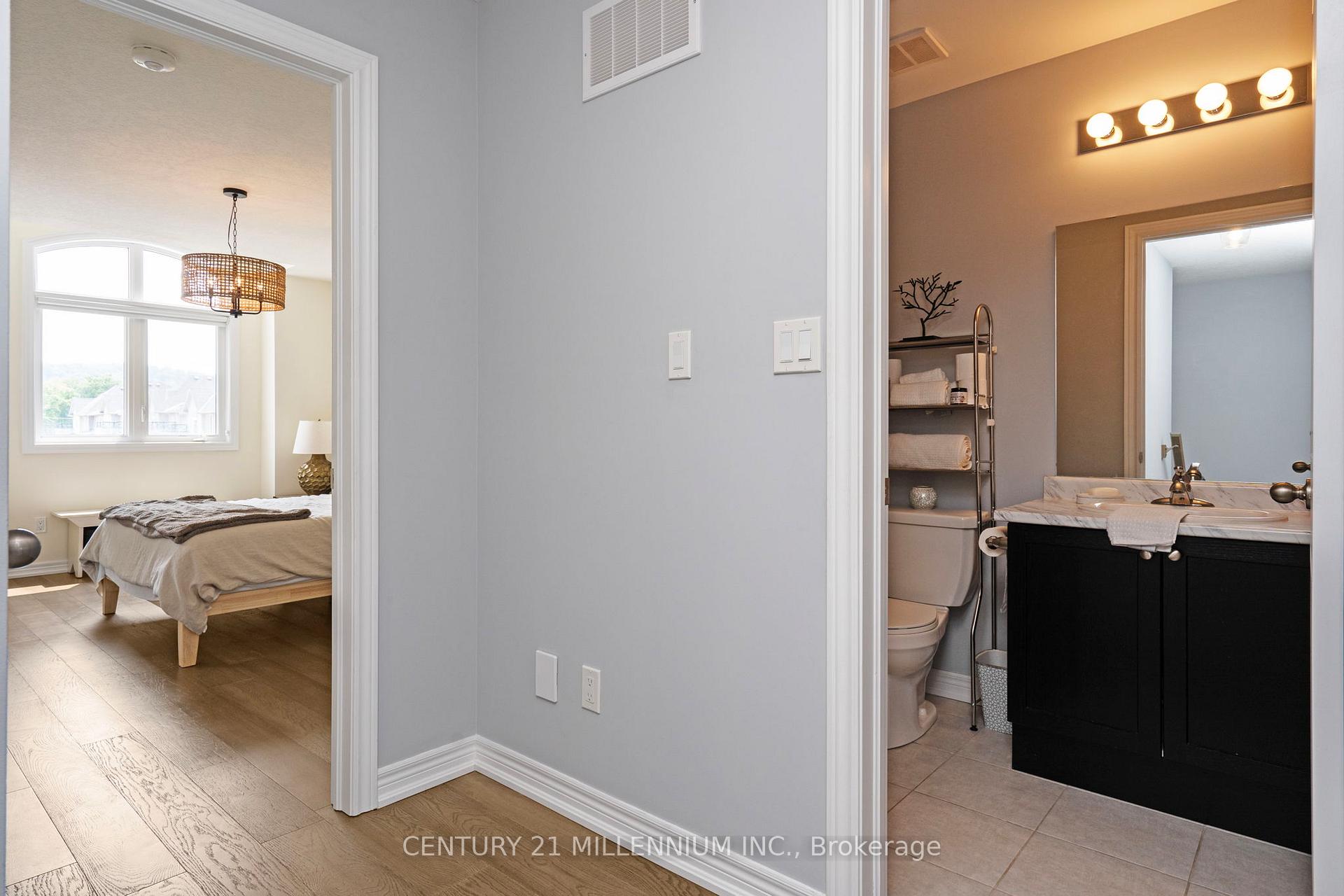3 Bedrooms Condo at 19 Arietta, Hamilton For sale