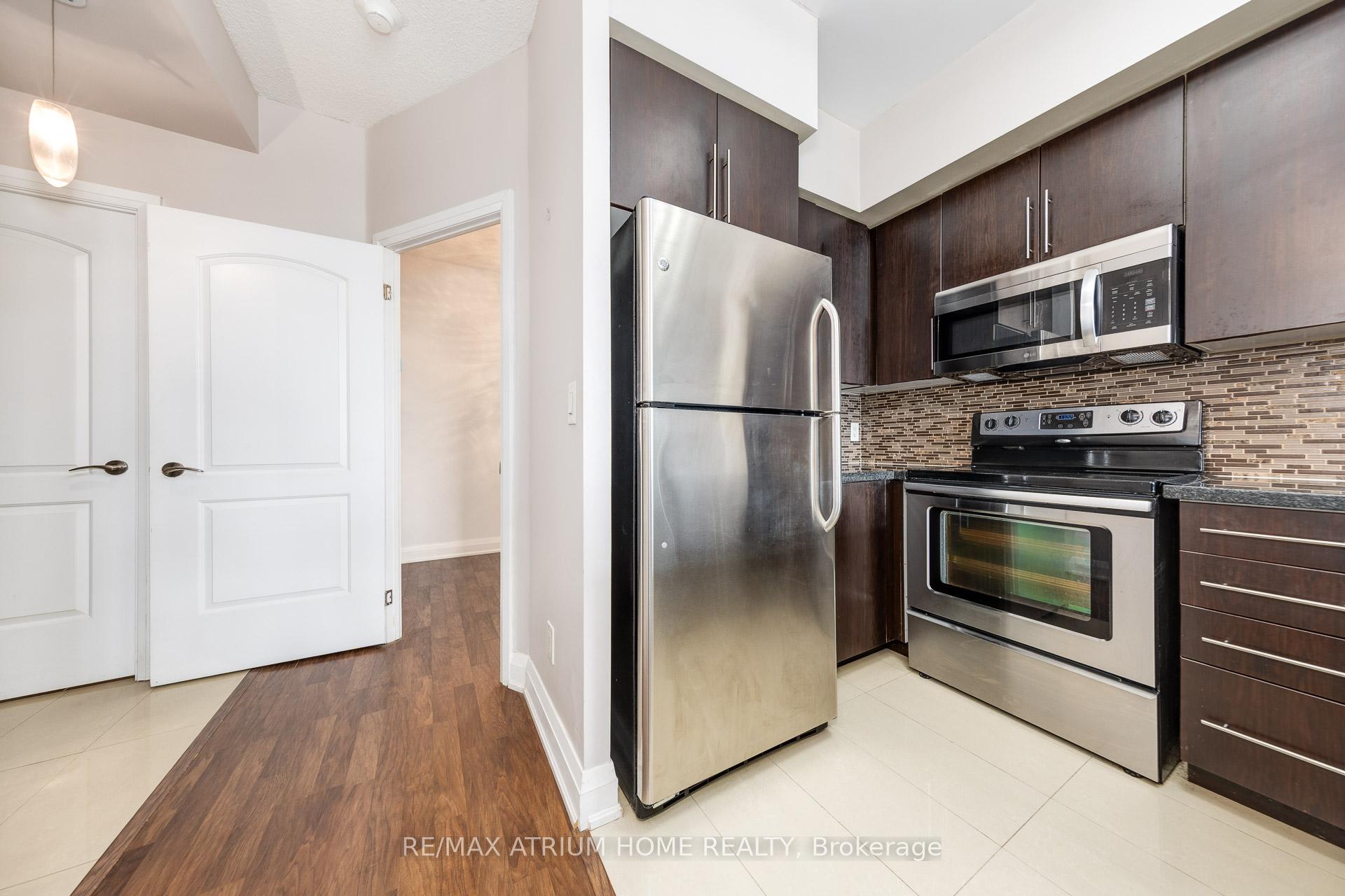 2 Bedrooms Condo at 20 North Park, Vaughan For sale