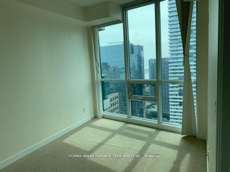 2 Bedrooms Condo at 33 Bay, Toronto For sale