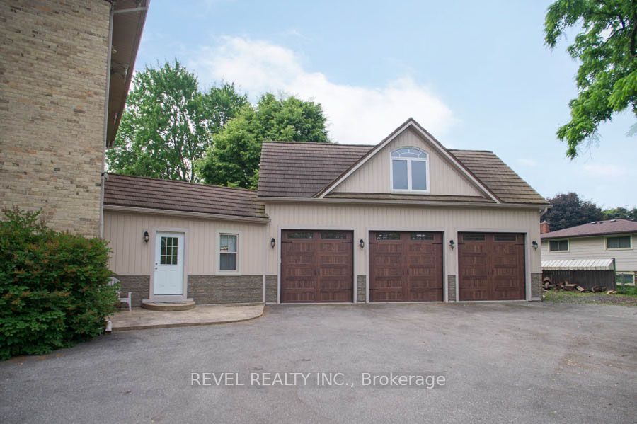 40 Oakhill Drive