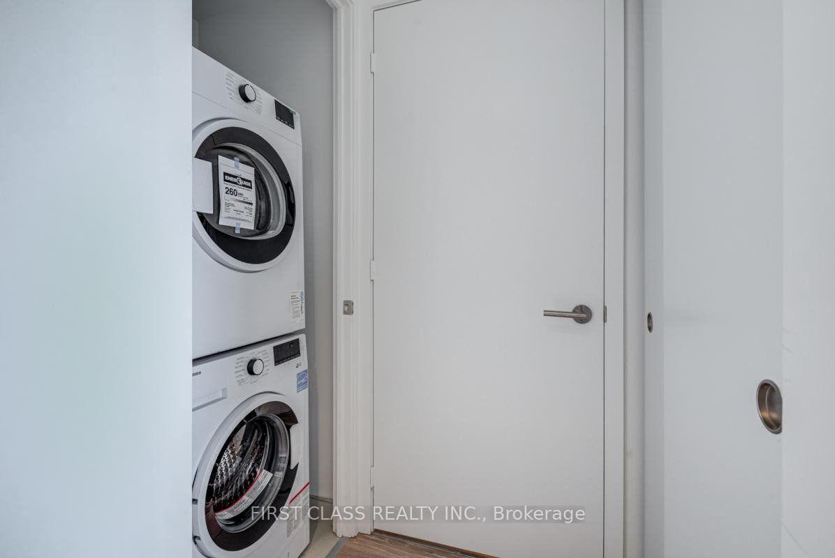 2 Bedrooms Condo at 161 Roehampton,  Toronto For sale