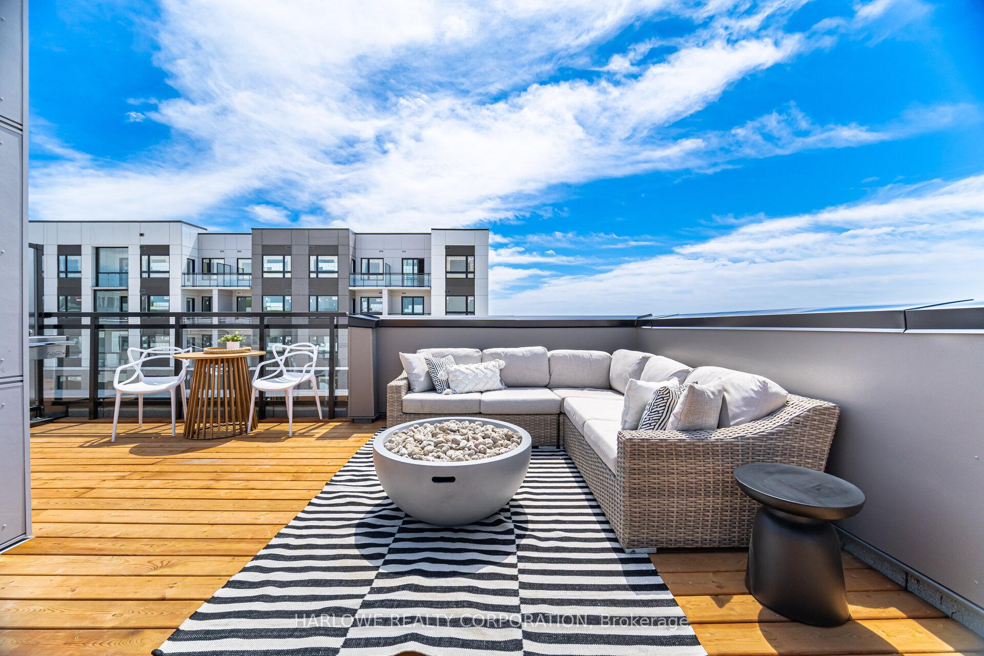 3 Bedrooms Condo at 274 Ironside, Oakville For sale