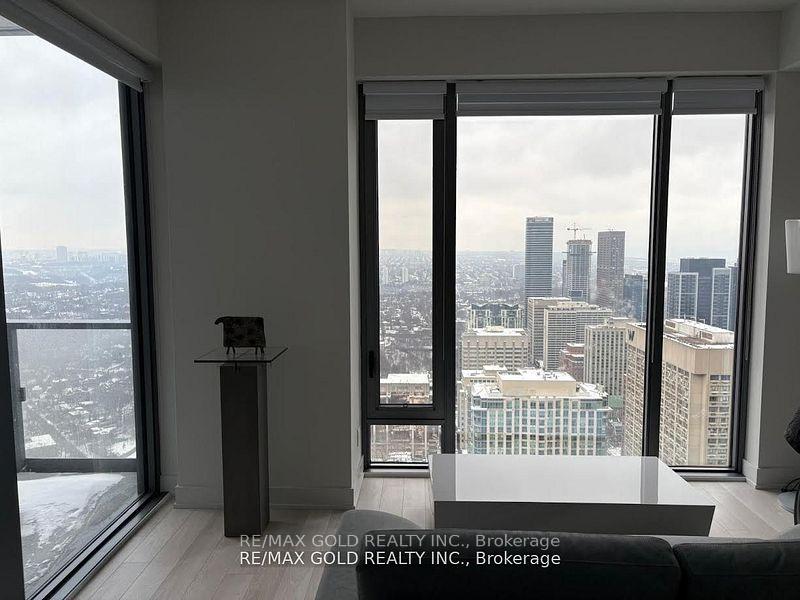 2 Bedrooms Condo at 8 Cumberland, Toronto For sale