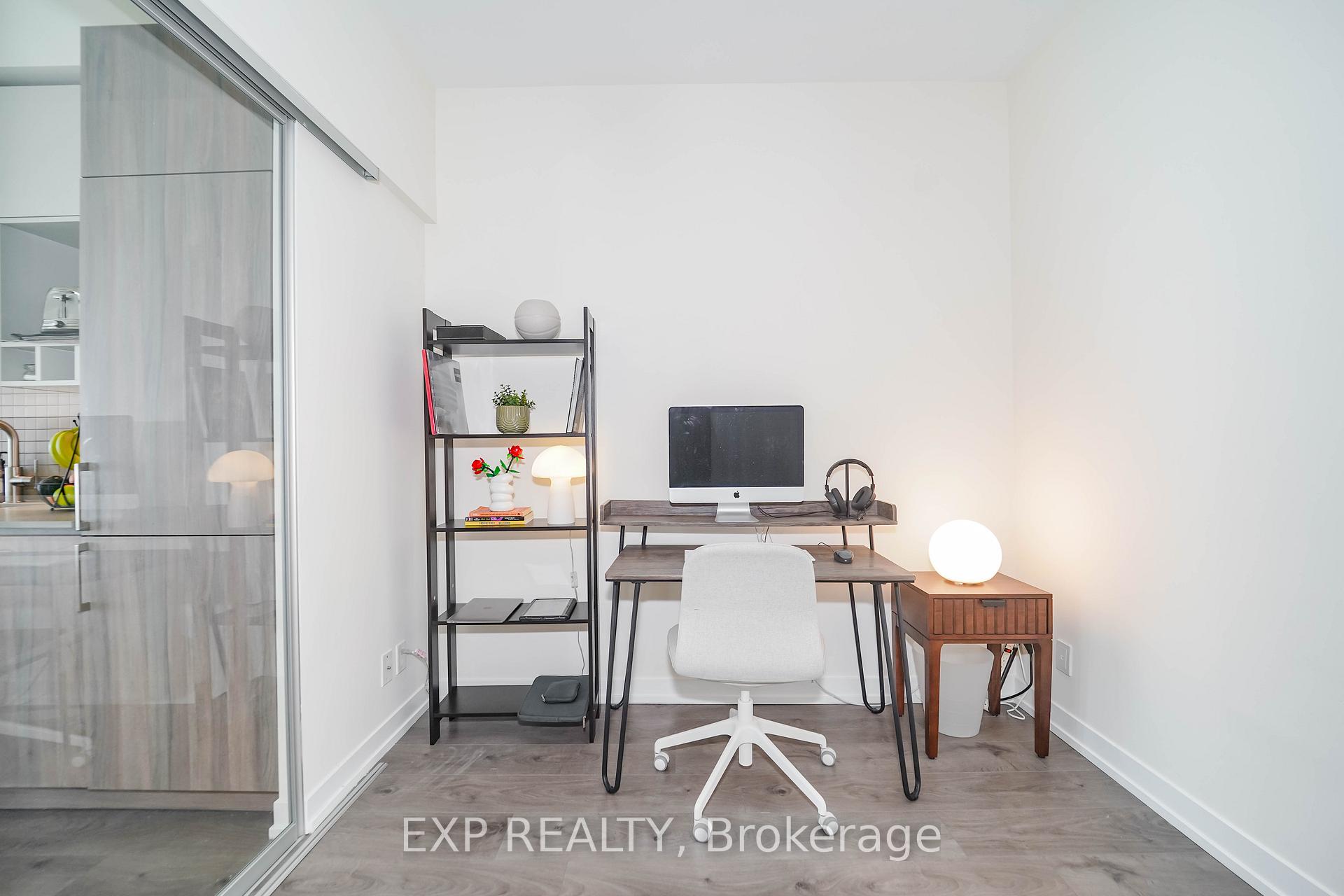 2 Bedrooms Condo at 950 Portage,  Vaughan For sale