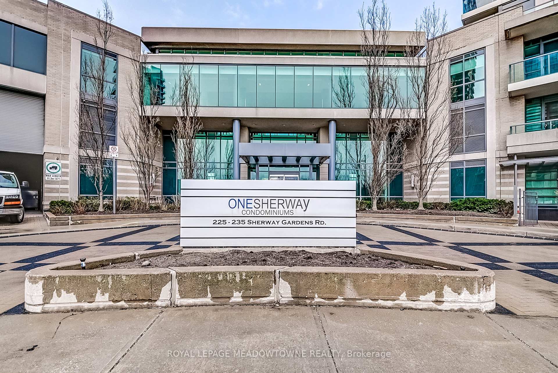 2 Bedrooms Condo at 225 Sherway Gardens, Toronto For sale