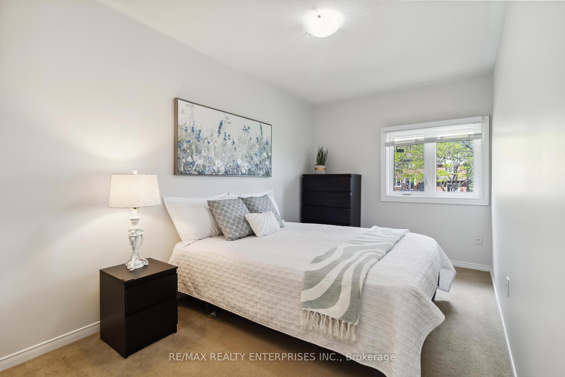 3 Bedrooms Condo at 1588 South Parade, Mississauga For sale