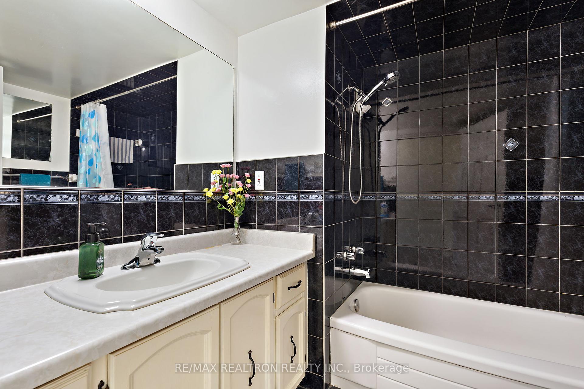 1 Bedroom Condo at 3555 Bathurst, Toronto For sale