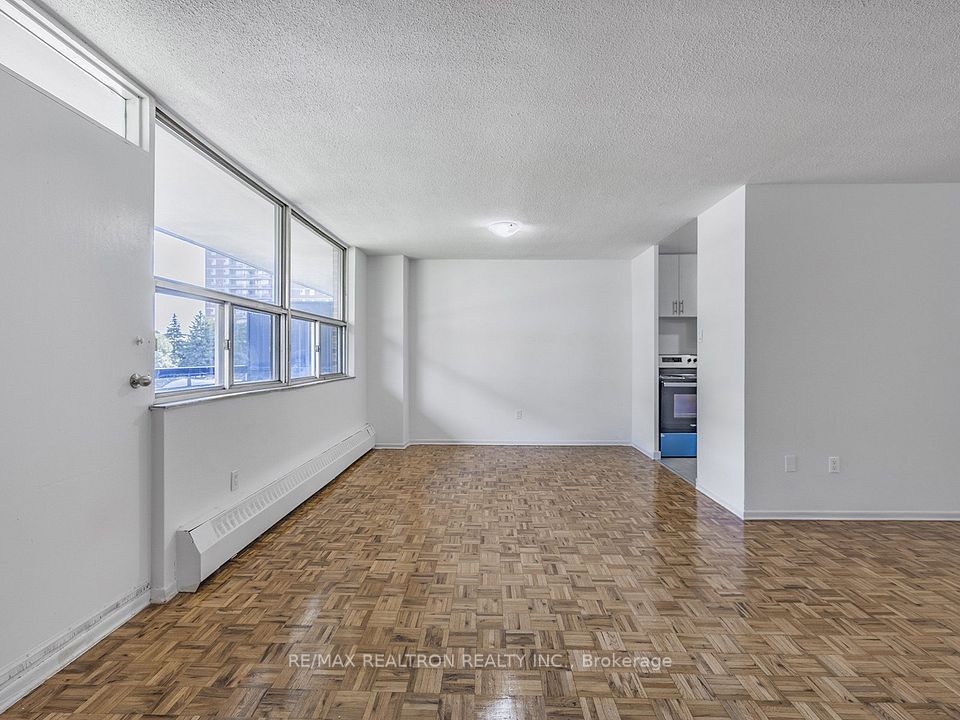 #112 - 5 Glamorgan Avenue, Toronto, ON M1P 4P1