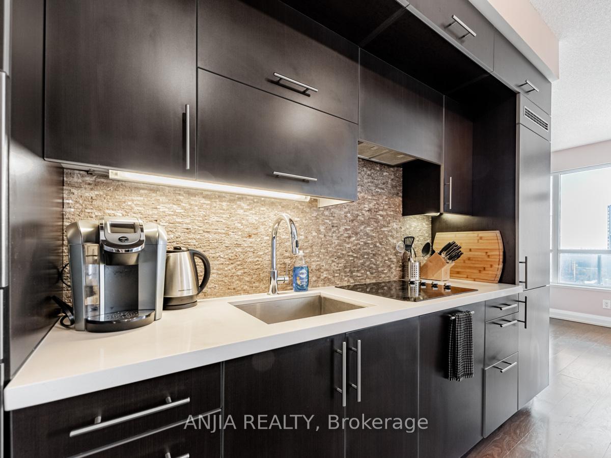 3 Bedrooms Condo at 2 Anndale,  Toronto For sale