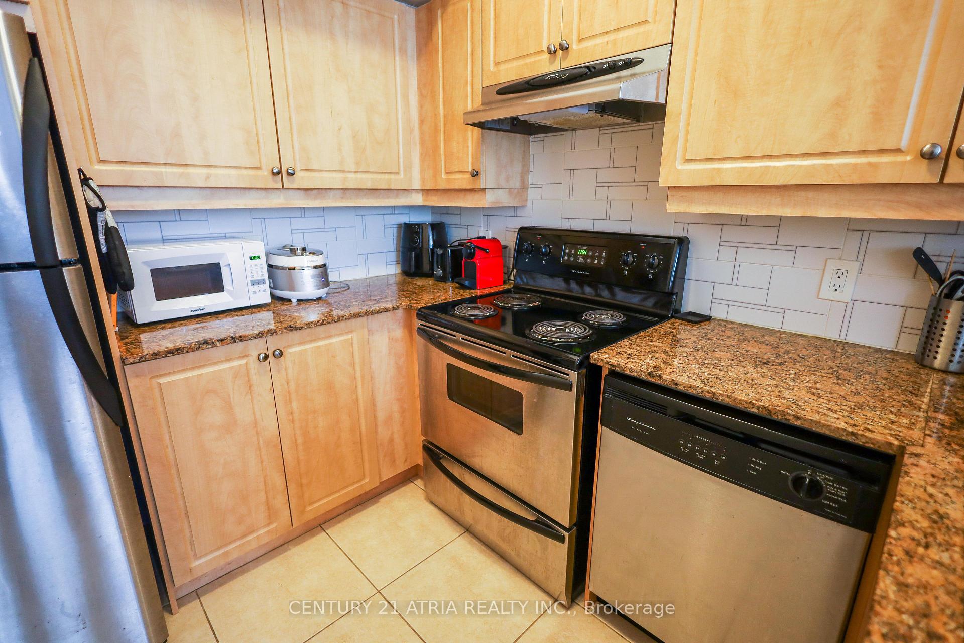 2 Bedrooms Condo at 455 Rosewell, Toronto For sale