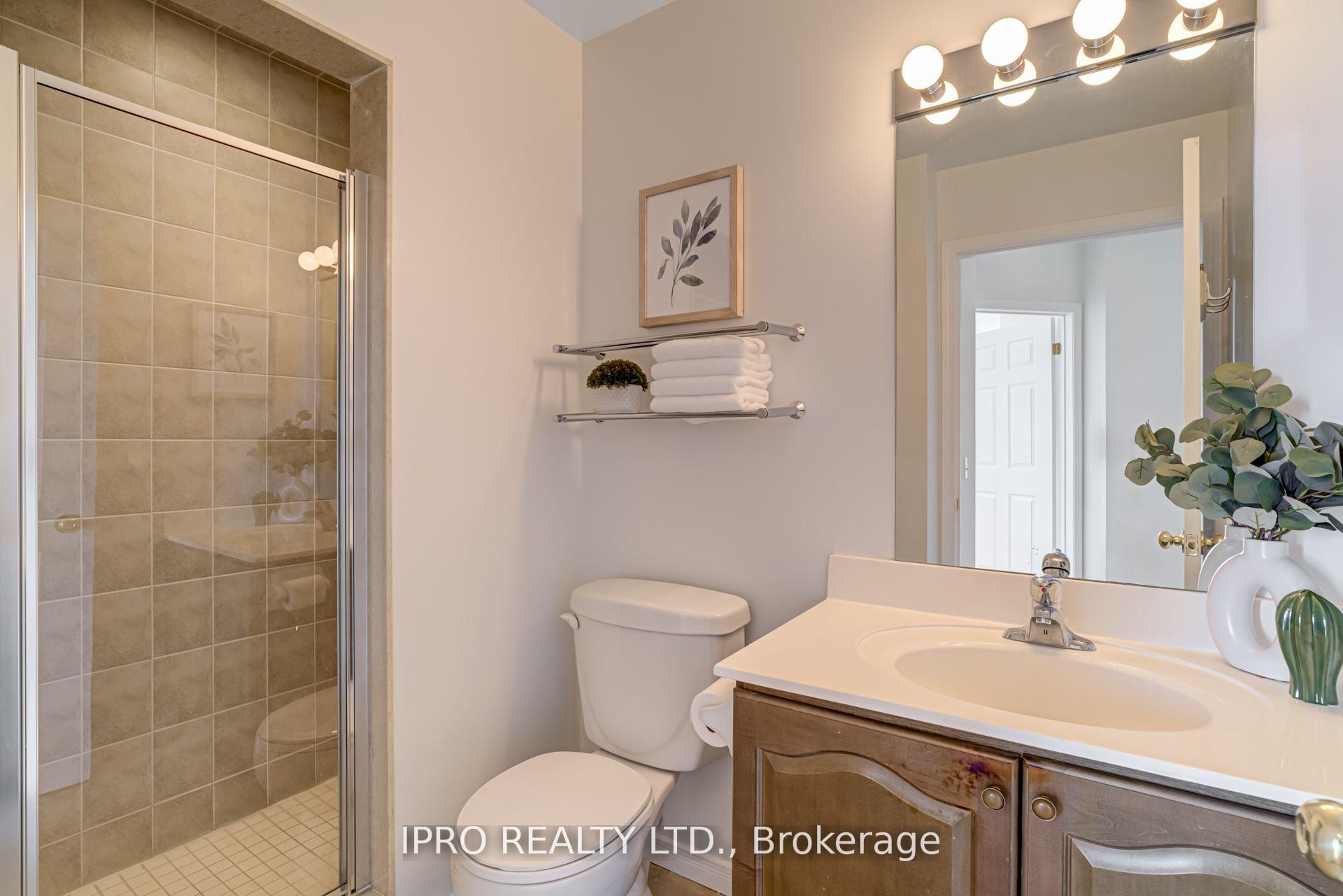 2 Bedrooms Condo at 1 Maison Parc, Vaughan For sale