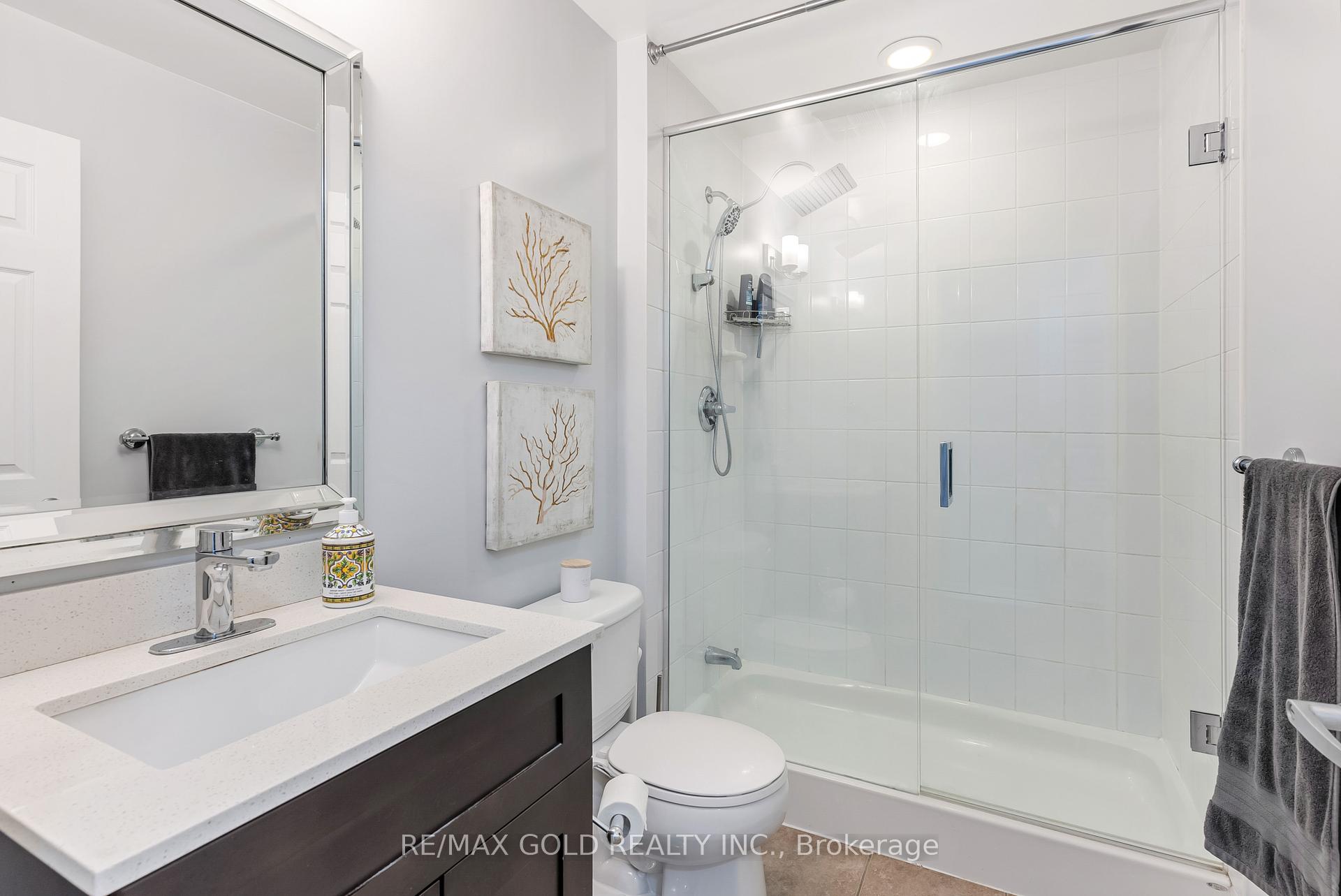 2 Bedrooms Condo at 388 Prince Of Wales, Mississauga For sale