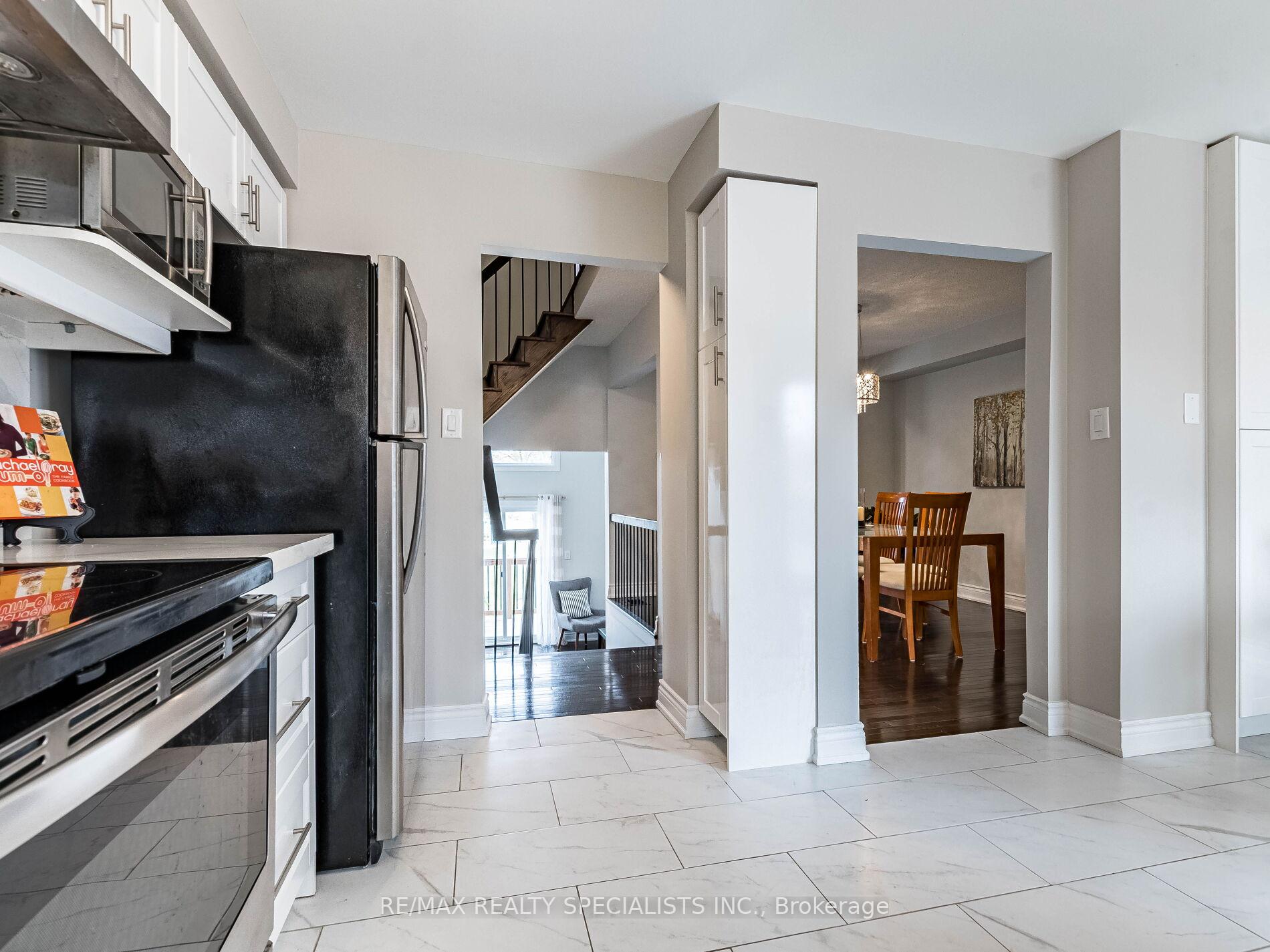 3 Bedrooms Condo at 1764 Rathburn,  Mississauga For sale