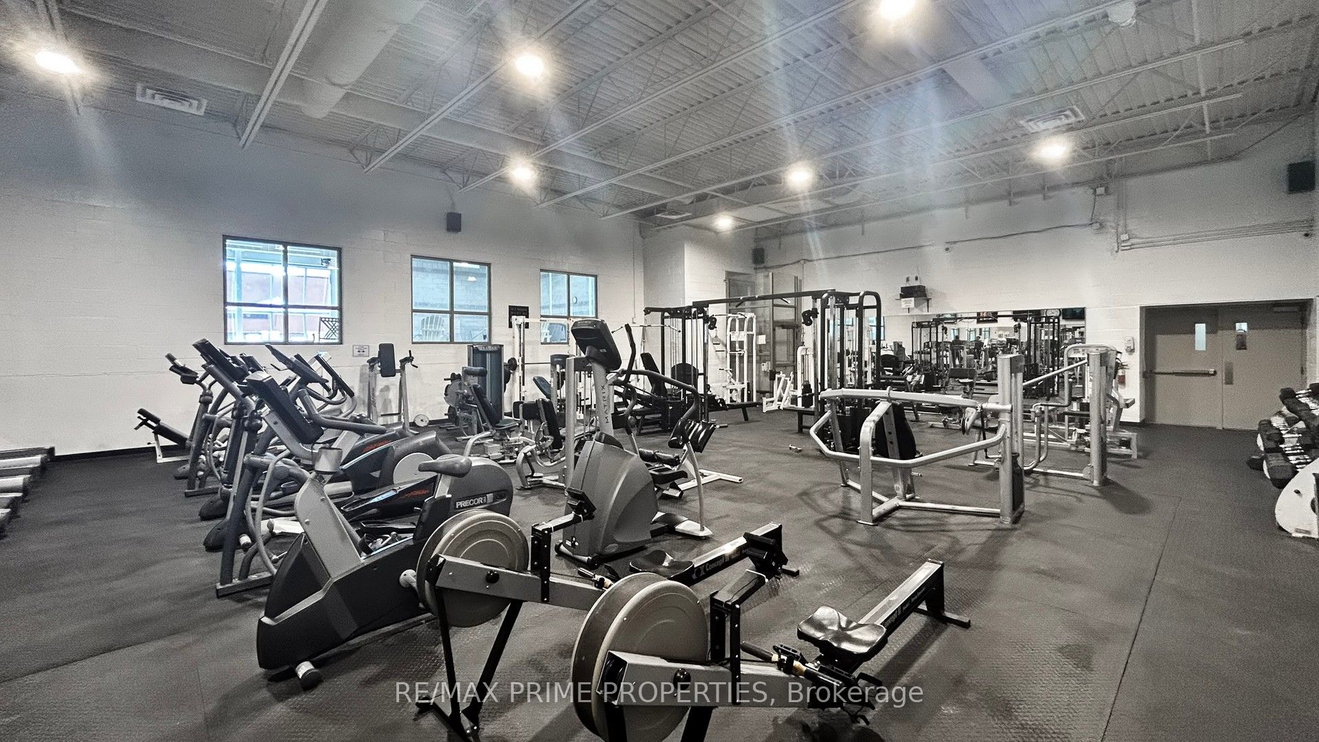 9015 Leslie Street, #301