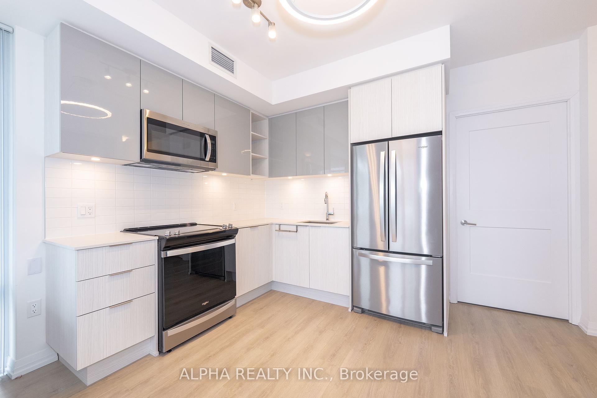 3 Bedrooms Condo at 50 Dunfield,  Toronto For sale