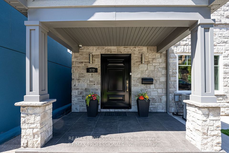 372 Silverthorn Avenue, Toronto, ON M6M 3G9