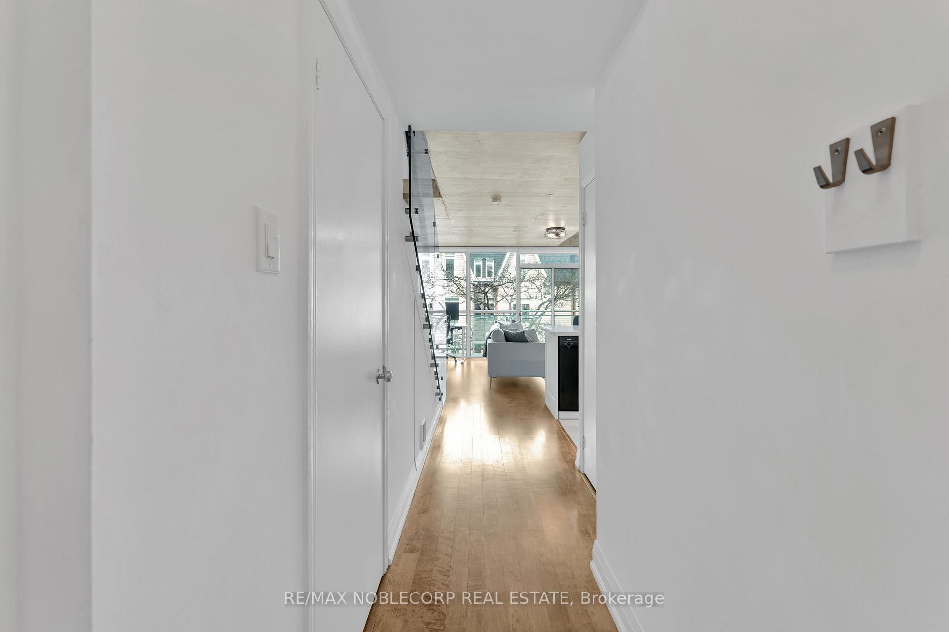 2 Bedrooms Condo at 954 King, Toronto For sale