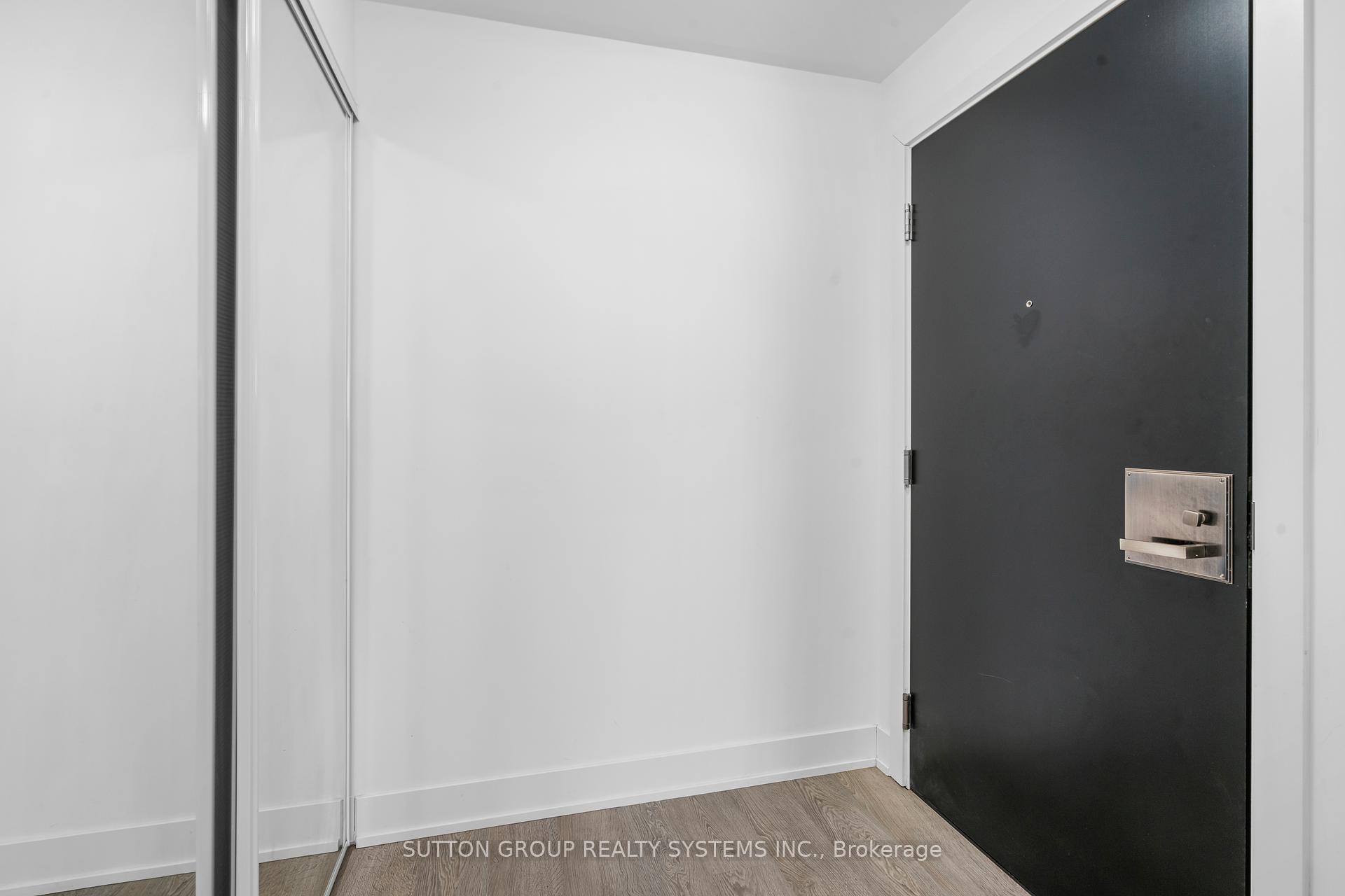 2 Bedrooms Condo at 11 Lillian, Toronto For sale